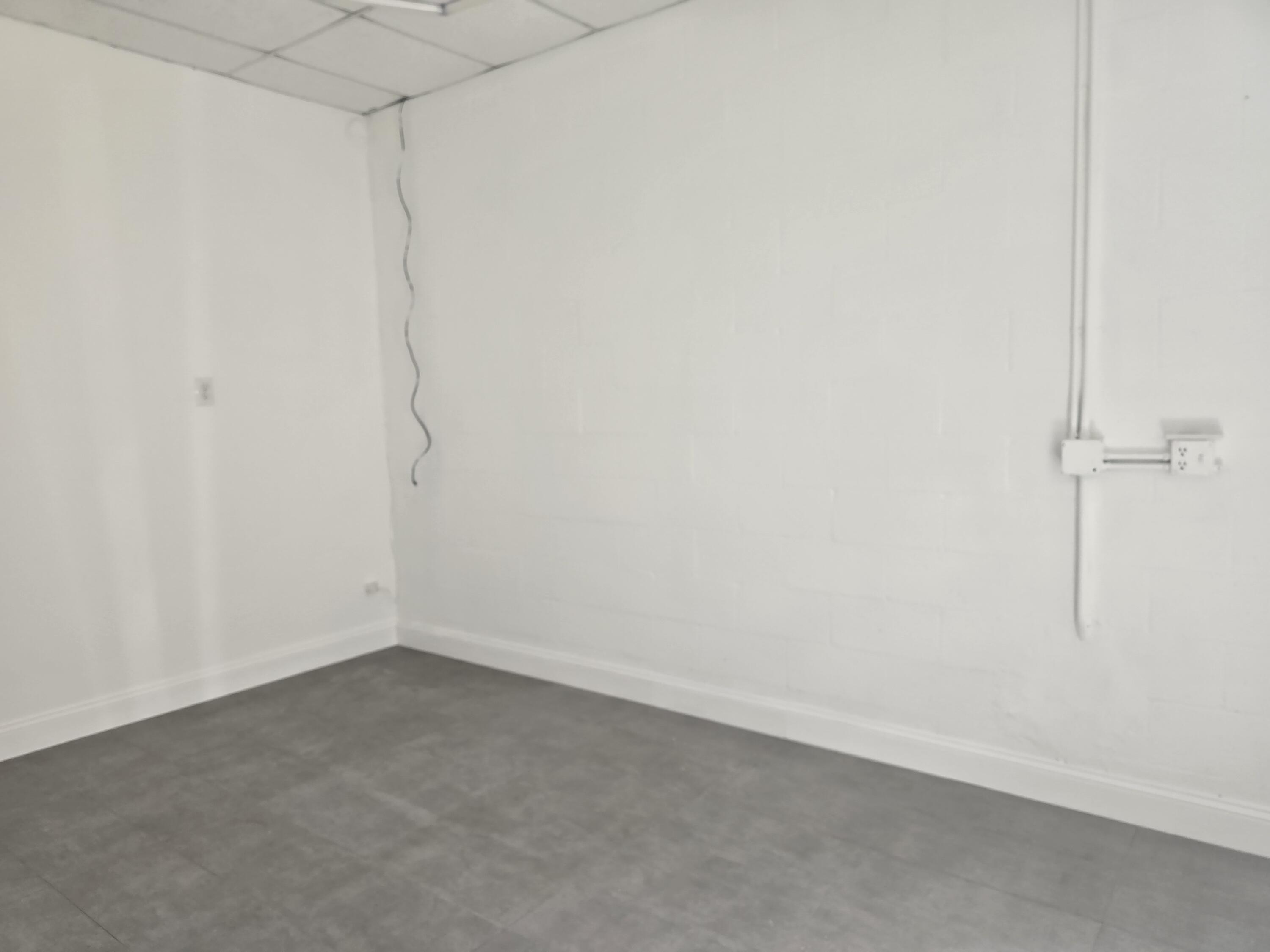 1530 Latham Road 15, West Palm Beach, FL 33409, West Palm Beach - Photo 4