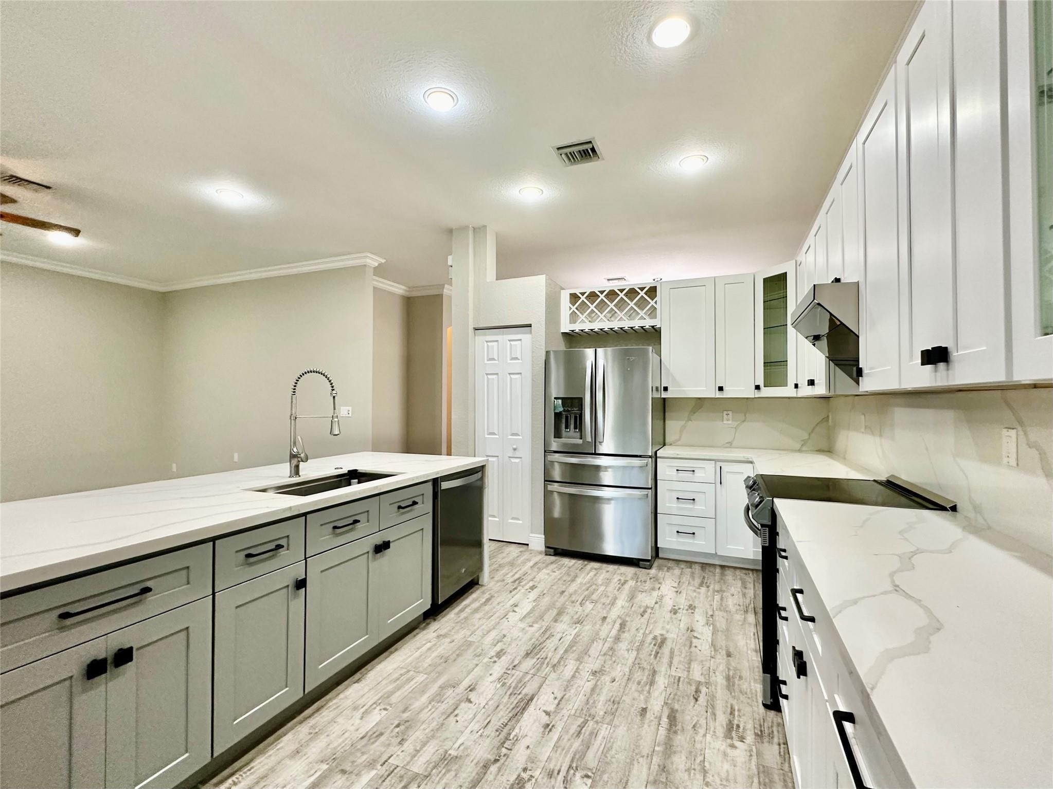 4109 W WHITEWATER Avenue, Weston, FL 33332, Weston - Photo 5