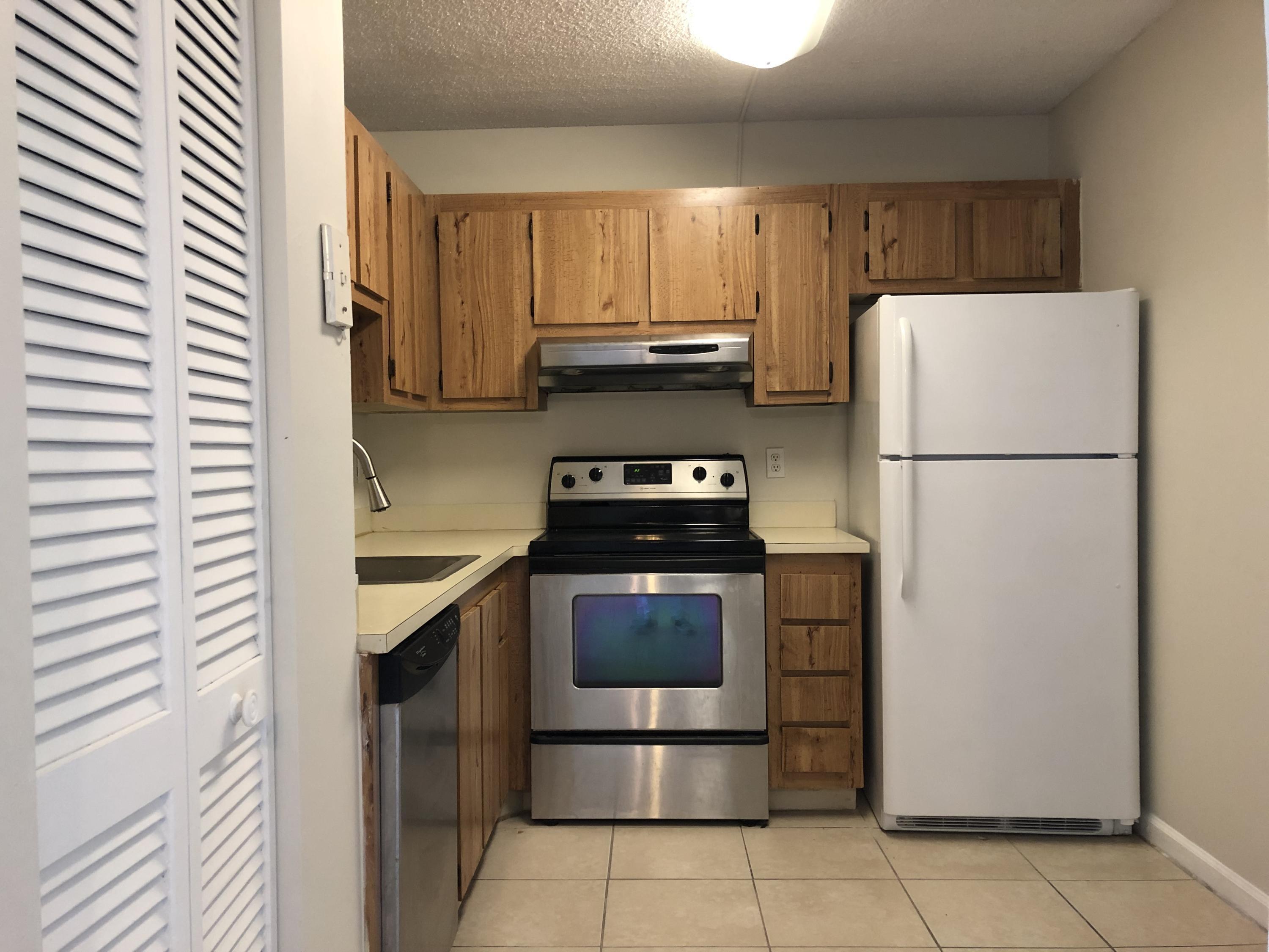 10714 Royal Palm Boulevard 4-2, Coral Springs, FL 33065, Coral Springs - Photo 5