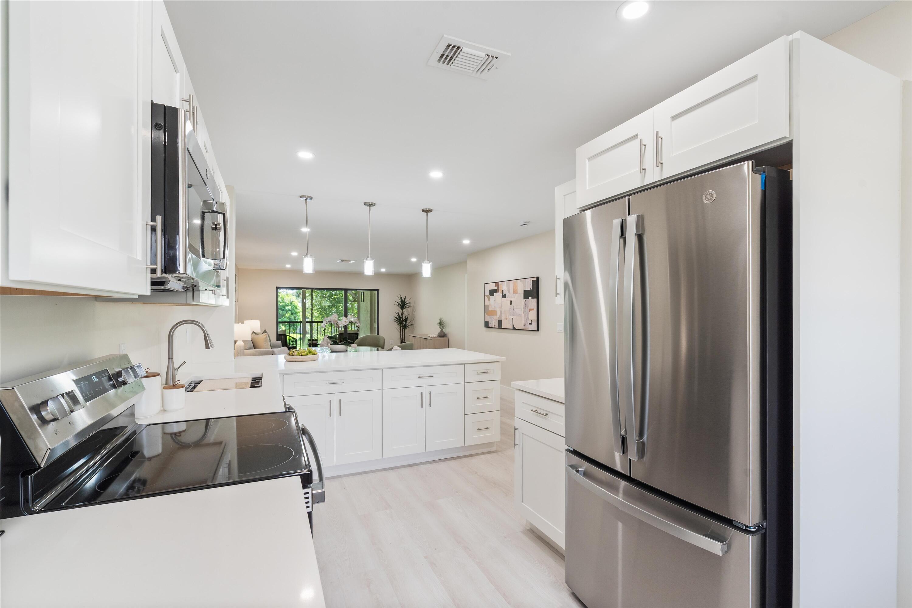 51 Stratford Lane W B, Boynton Beach, FL 33436, Boynton Beach - Photo 4