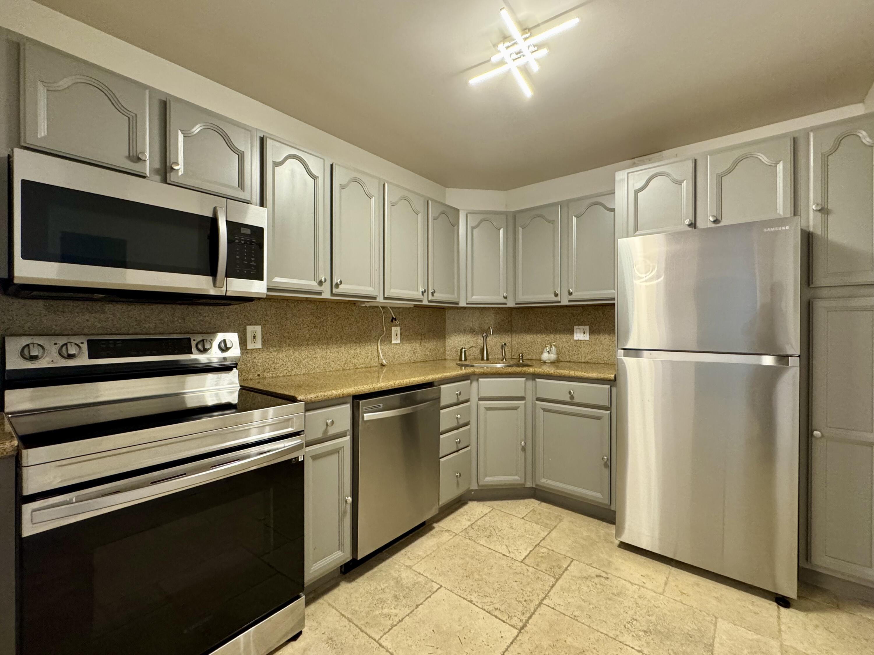 124 NE 19th Court B102, Wilton Manors, FL 33305, Wilton Manors - Photo 3