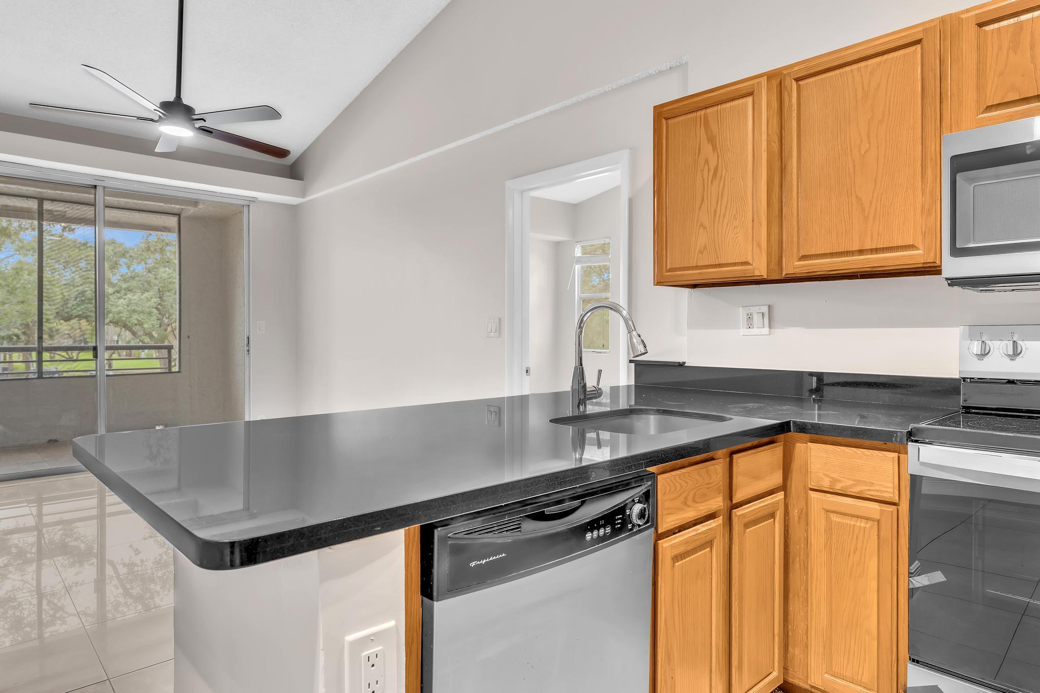 601 LYONS Road 7201, Coconut Creek, FL 33063, Coconut Creek - Photo 5
