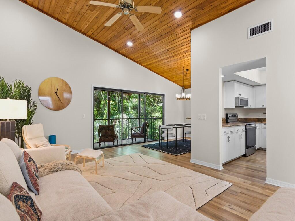 2125 PINE CREEK Boulevard 205, Vero Beach, FL 32966, Vero Beach