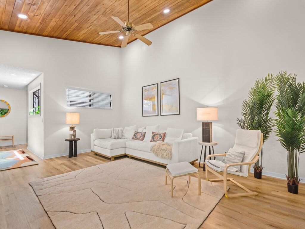 2125 PINE CREEK Boulevard 205, Vero Beach, FL 32966, Vero Beach - Photo 2