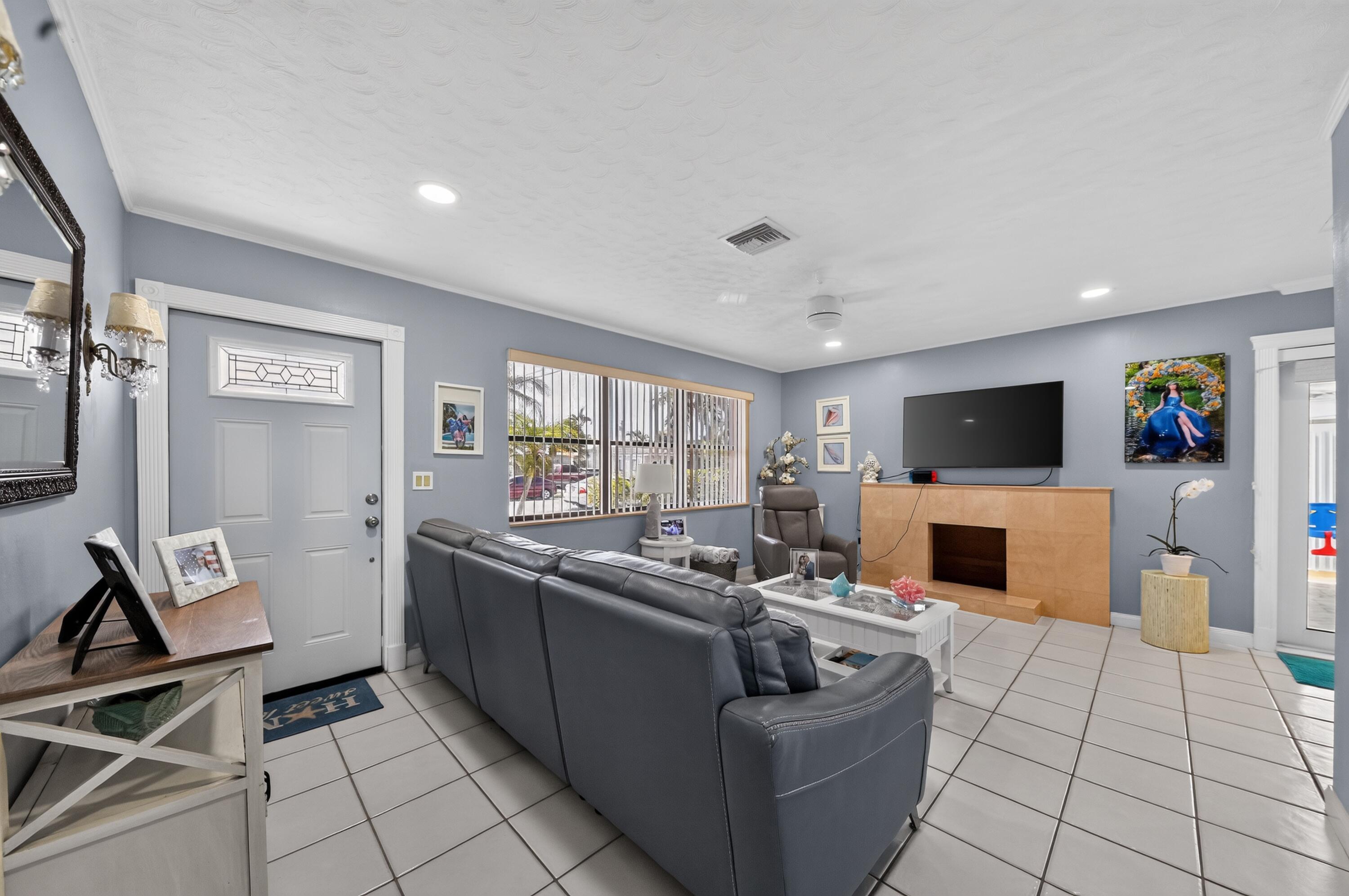 5826 CHURCHILL Court, West Palm Beach, FL 33405, West Palm Beach - Photo 4