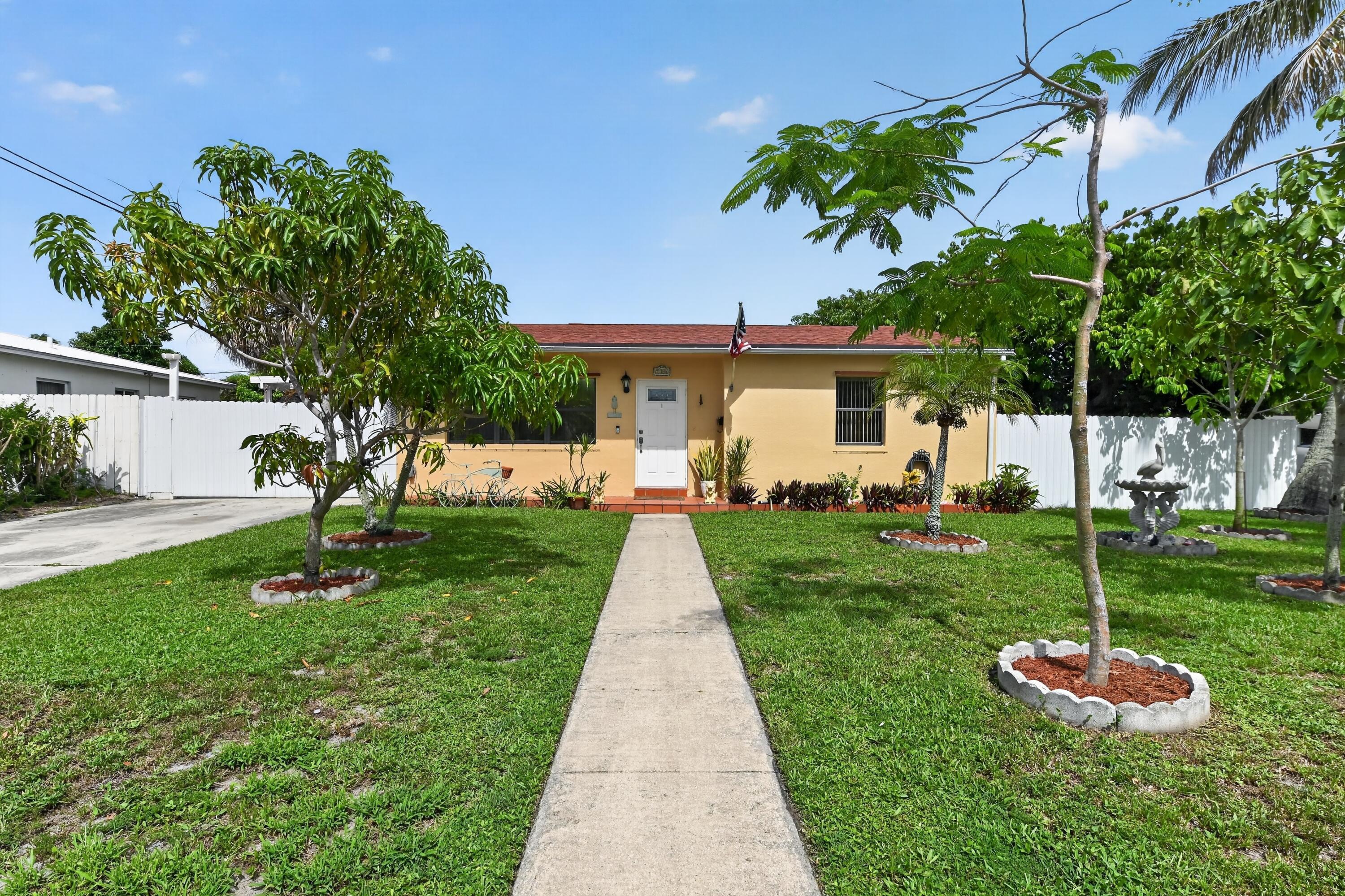 5826 CHURCHILL Court, West Palm Beach, FL 33405, West Palm Beach - Photo 2