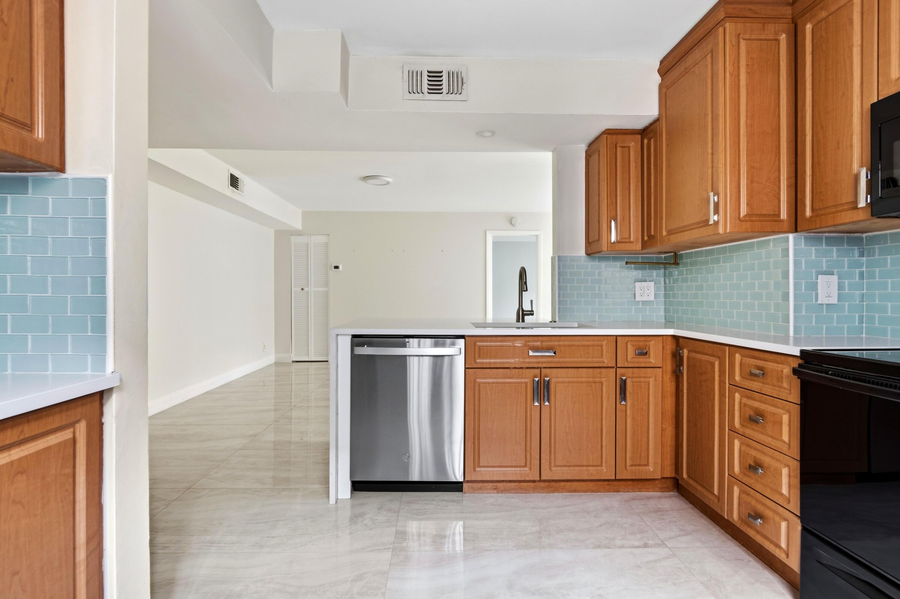 12069 ROYAL PALM Boulevard 3I, Coral Springs, FL 33065, Coral Springs - Photo 4