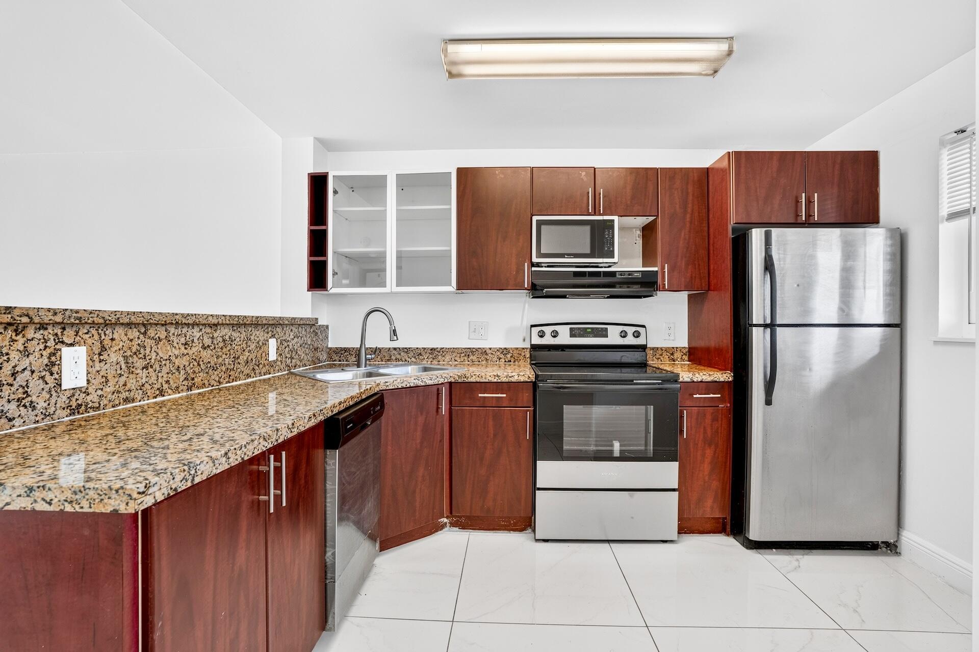 840 PINE Drive 104, Pompano Beach, FL 33060, Pompano Beach - Photo 4