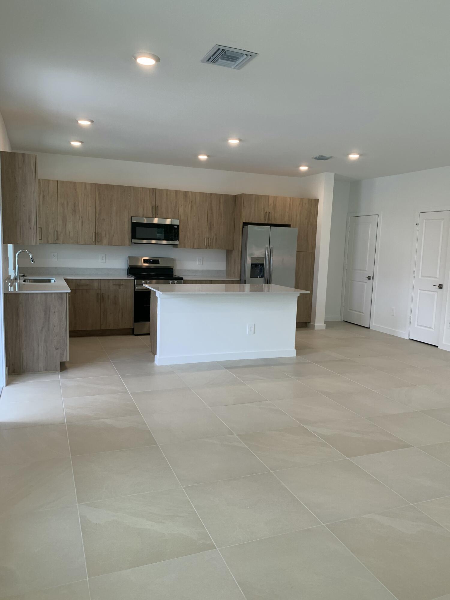 747 SE Central Parkway 43, Stuart, FL 34994, Stuart - Photo 3