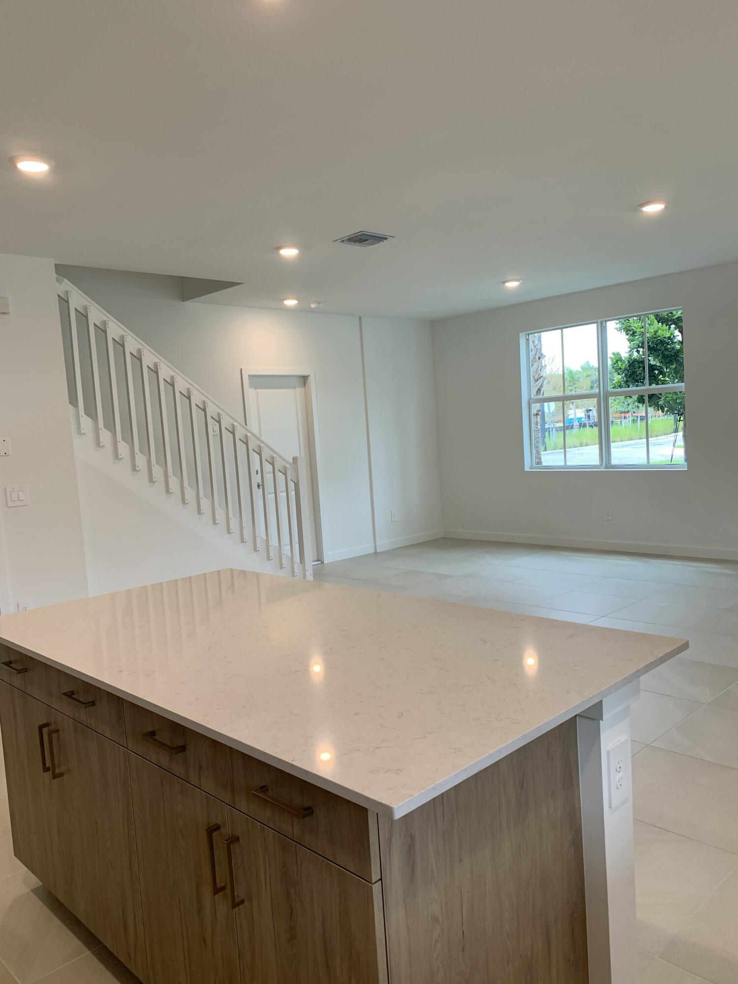 747 SE Central Parkway 43, Stuart, FL 34994, Stuart - Photo 5