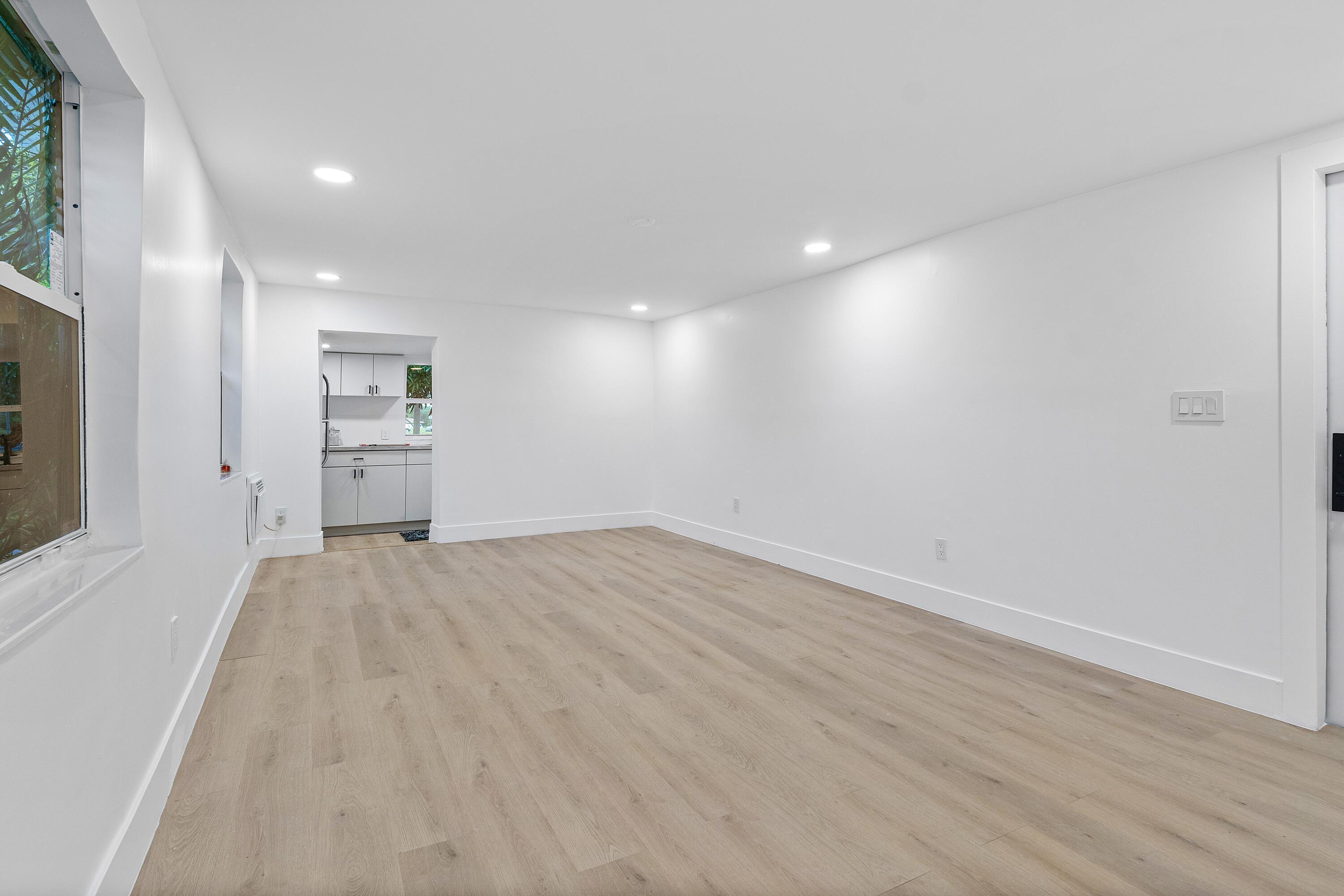 107 SW 4TH Avenue, Delray Beach, FL 33444, Delray Beach - Photo 4