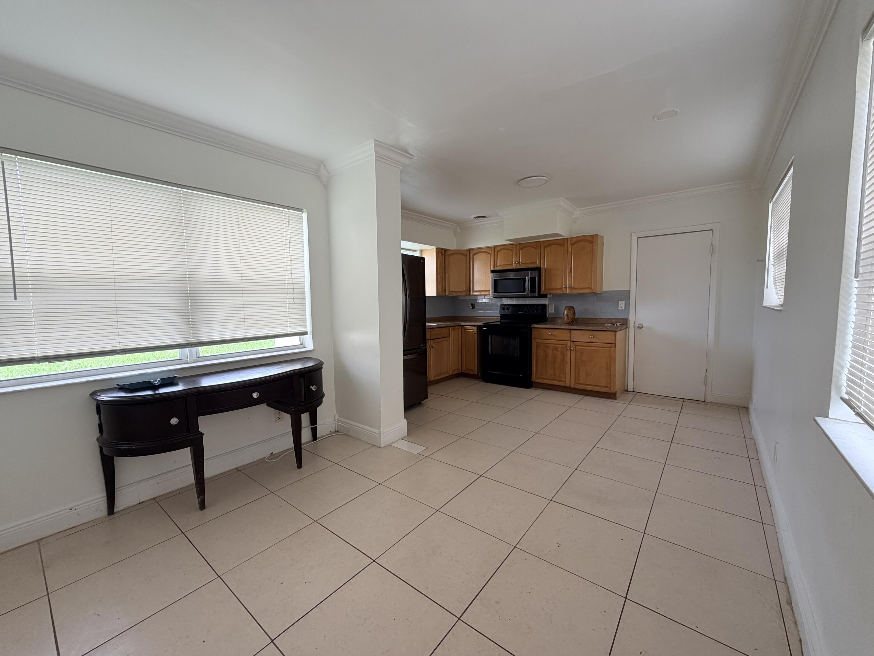 2438 Thomas Street 3, Hollywood, FL 33020, Hollywood - Photo 3