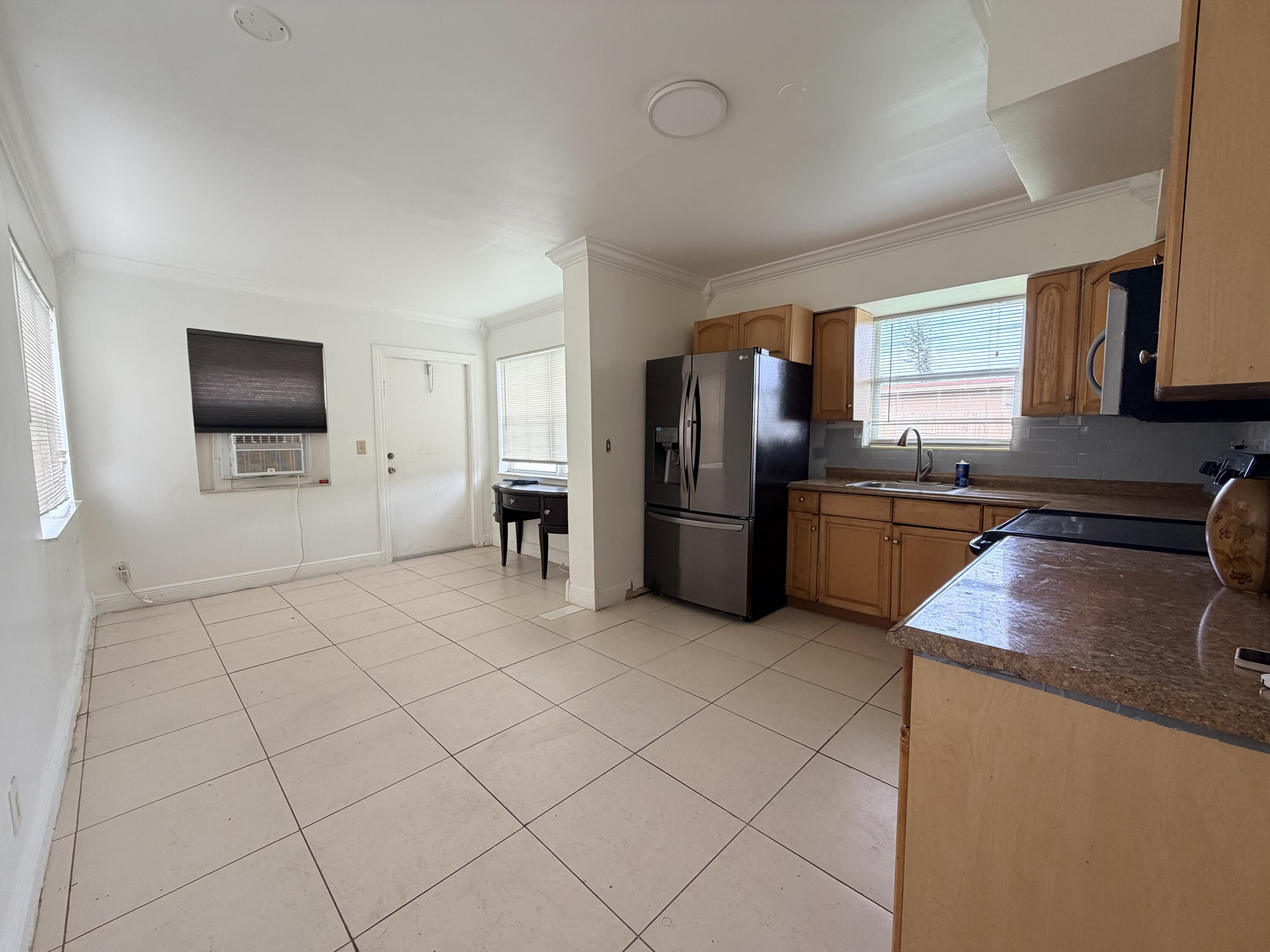 2438 Thomas Street 3, Hollywood, FL 33020, Hollywood - Photo 4