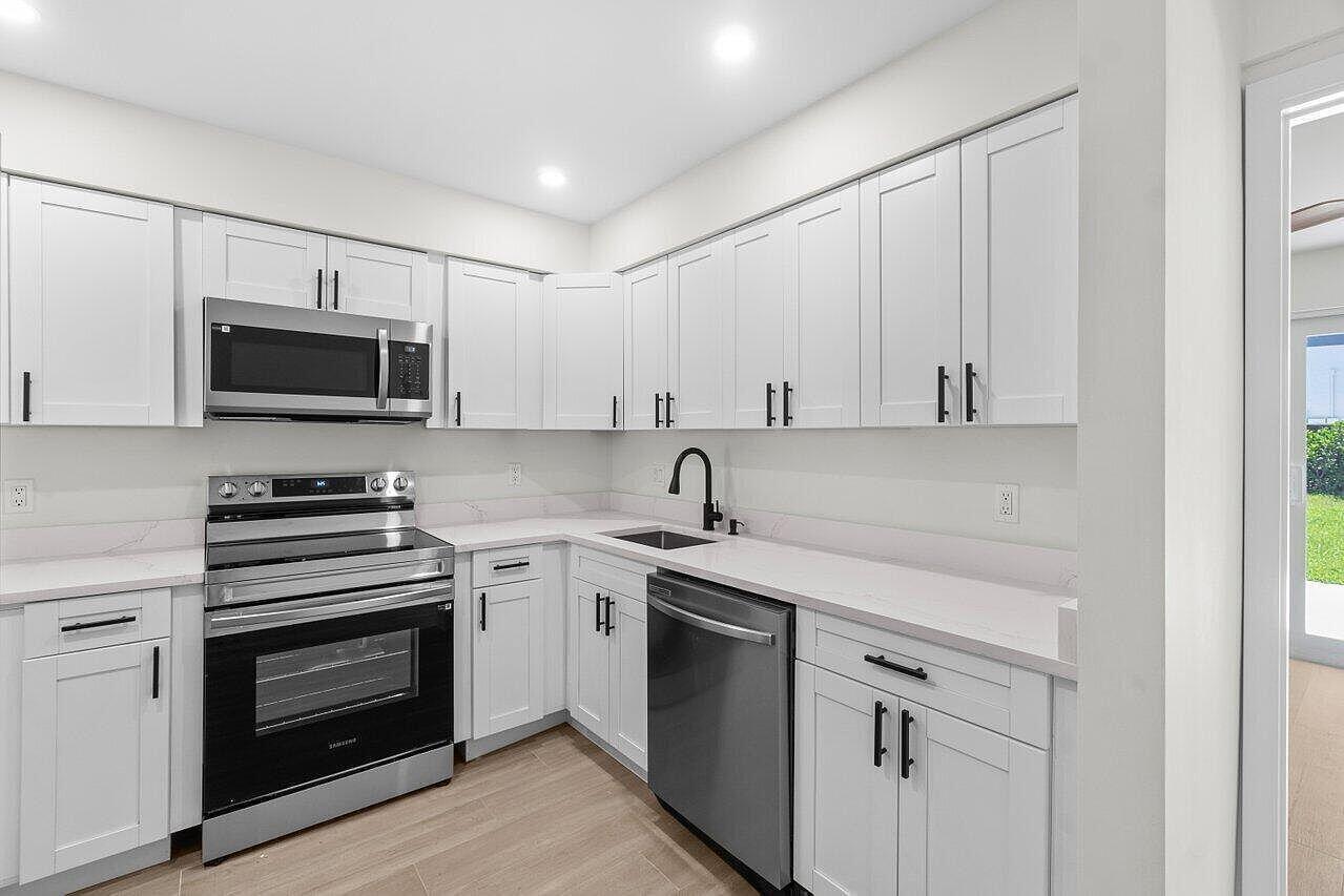 4498 NW 2nd Avenue, Boca Raton, FL 33431, Boca Raton - Photo 4