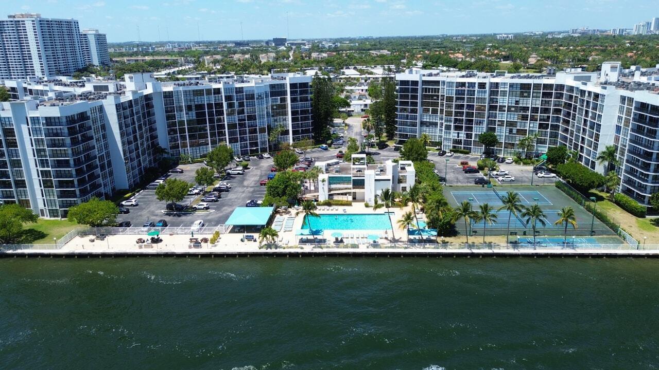 800 Parkview Drive 823, Hallandale, FL 33009, Hallandale - Photo 4