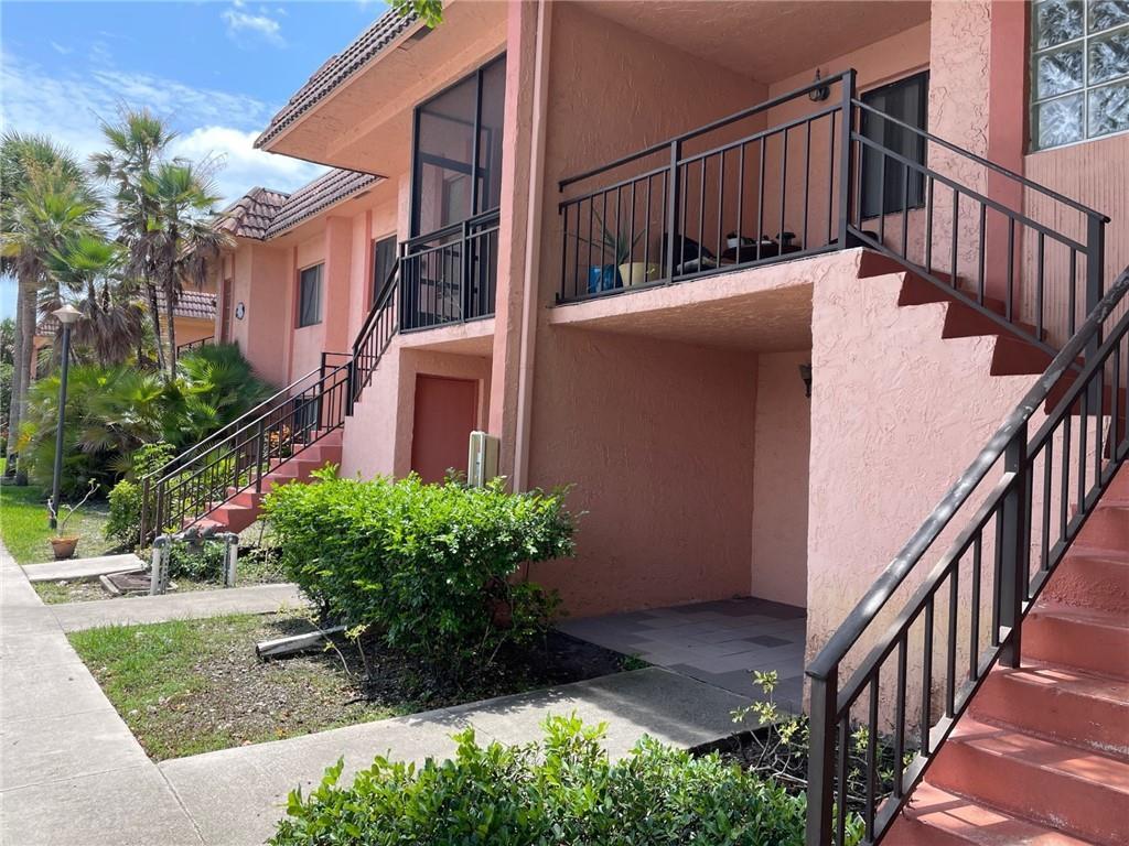 235 LAKEVIEW Drive 102, Weston, FL 33326, Weston - Photo 2