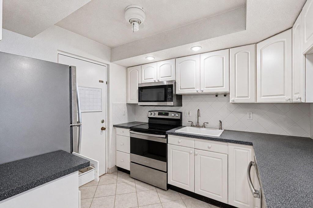 2322 S Cypress Bend Drive 311, Pompano Beach, FL 33069, Pompano Beach - Photo 5