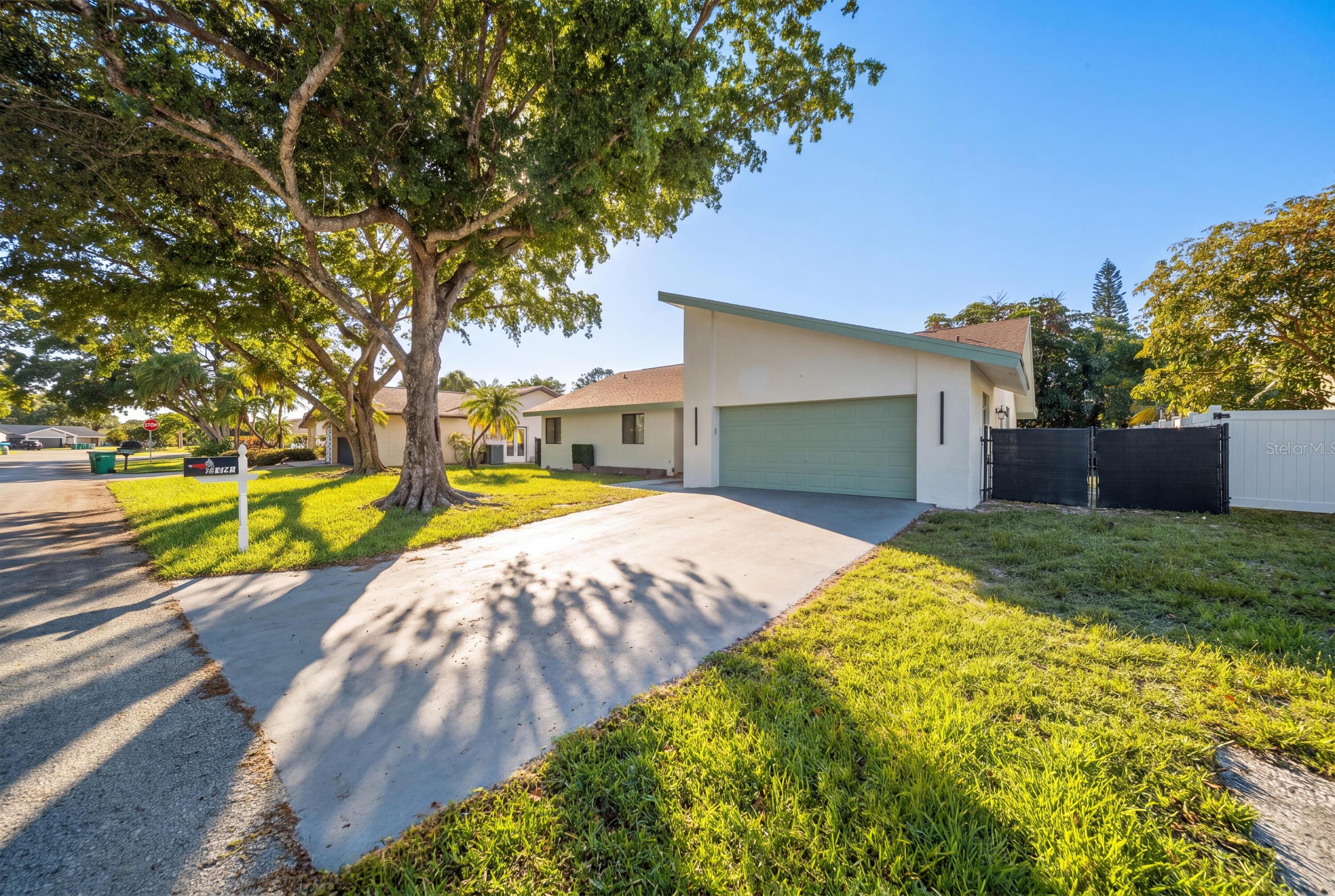 8114 NUTMEG Way, Tamarac, FL 33321, Tamarac - Photo 2