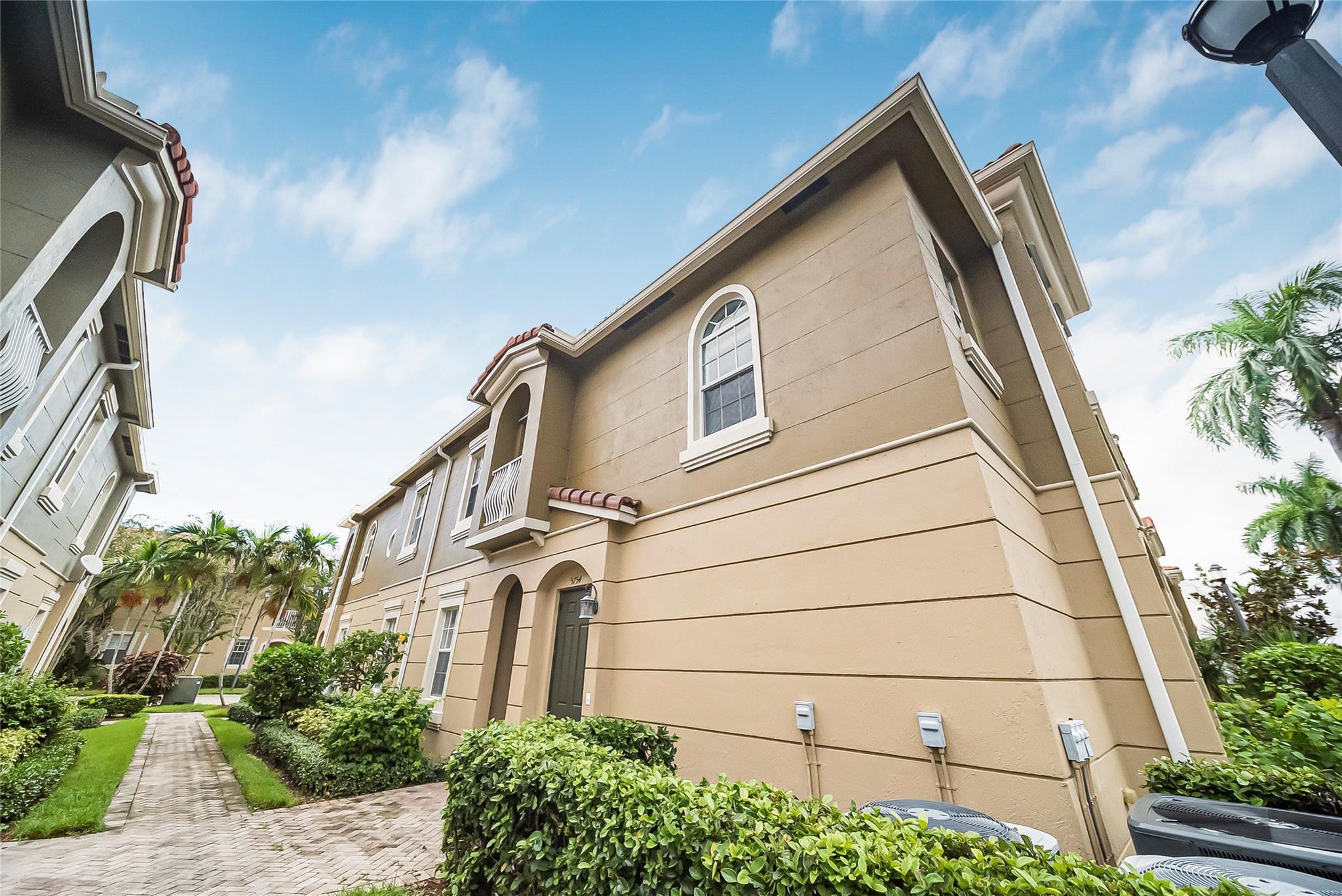 5754 HAMPTON HILLS Boulevard 5754, Tamarac, FL 33321, Tamarac - Photo 2