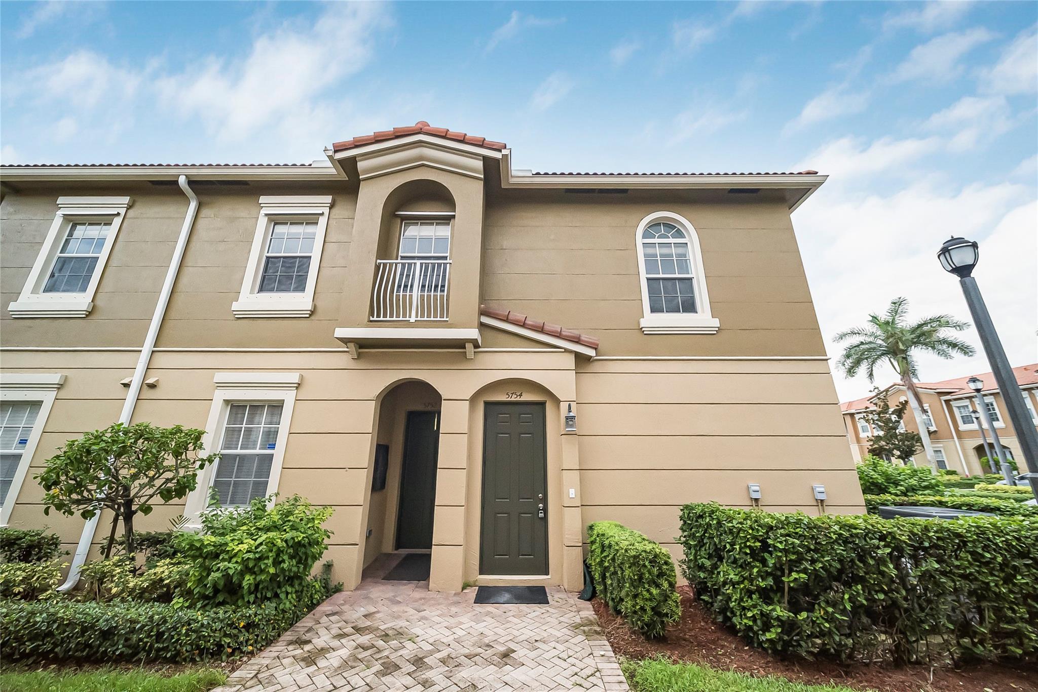 5754 HAMPTON HILLS Boulevard 5754, Tamarac, FL 33321, Tamarac - Photo 3
