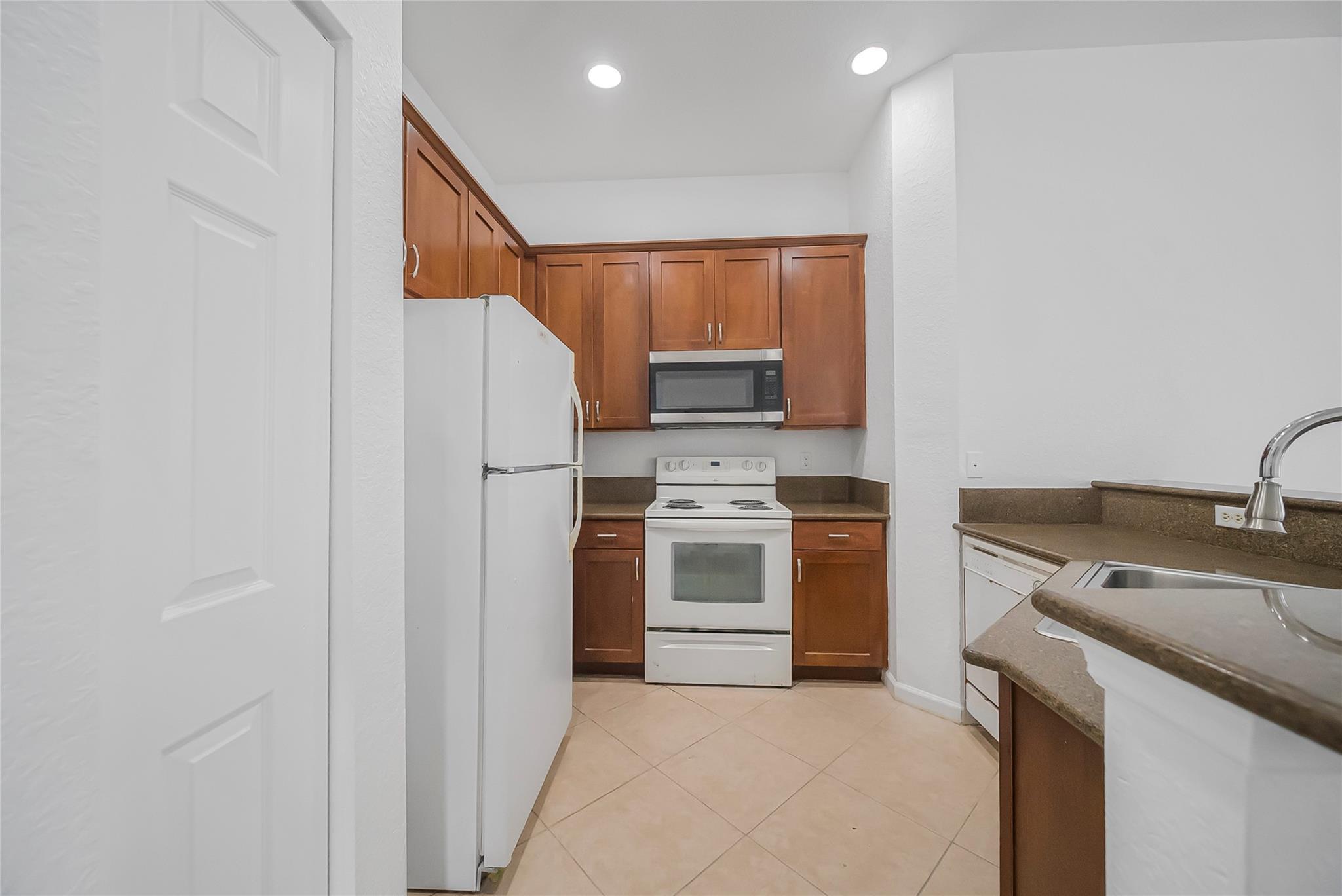 5754 HAMPTON HILLS Boulevard 5754, Tamarac, FL 33321, Tamarac - Photo 5