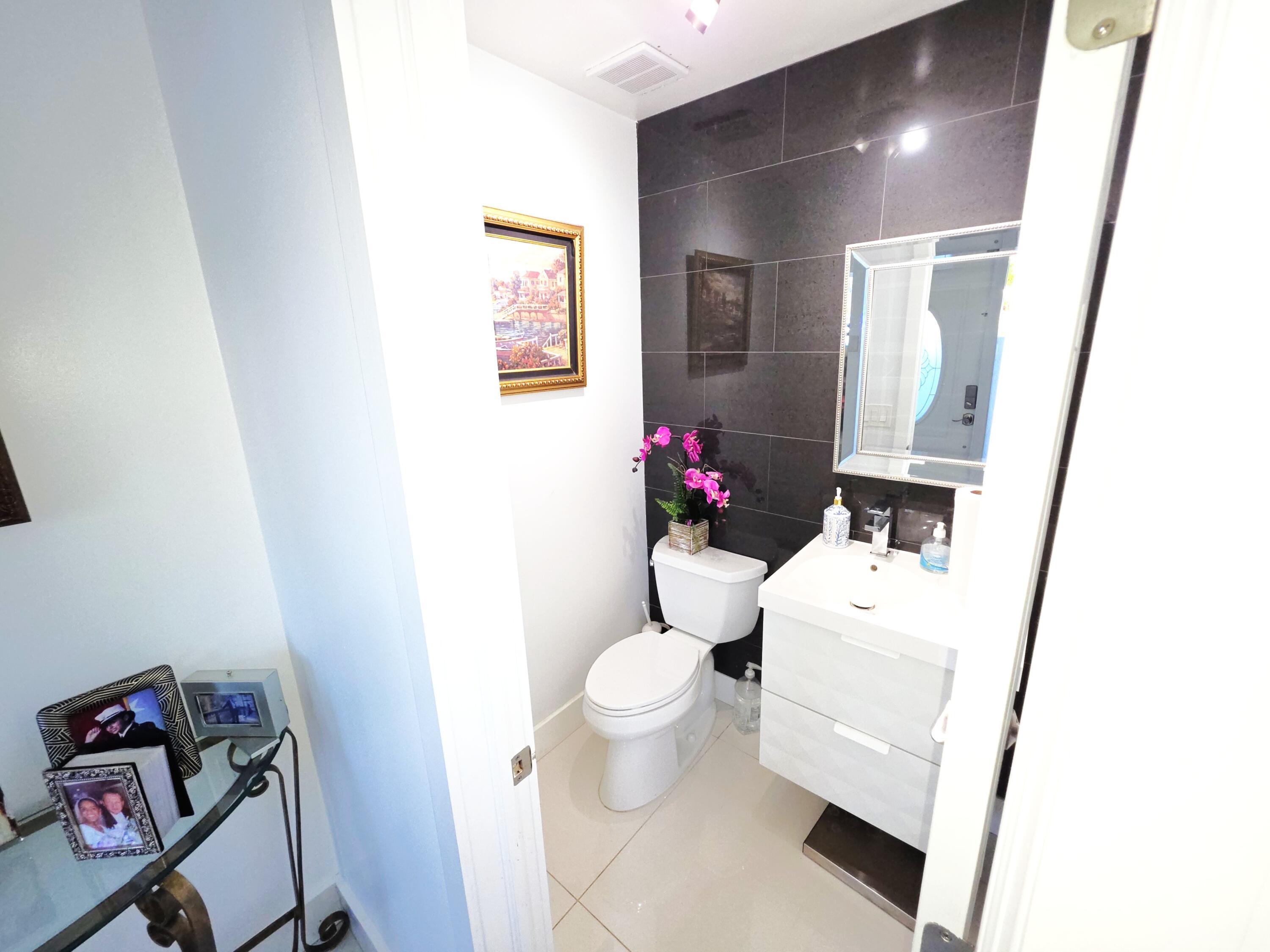 320 SE 2ND Avenue B4, Deerfield Beach, FL 33441, Deerfield Beach - Photo 5