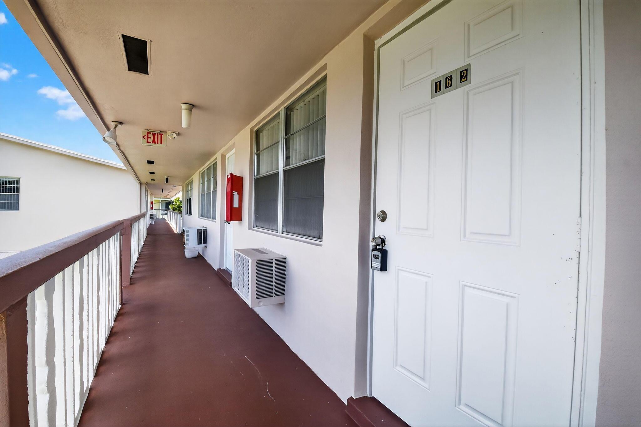 162 EASTHAMPTON G, West Palm Beach, FL 33417, West Palm Beach - Photo 2