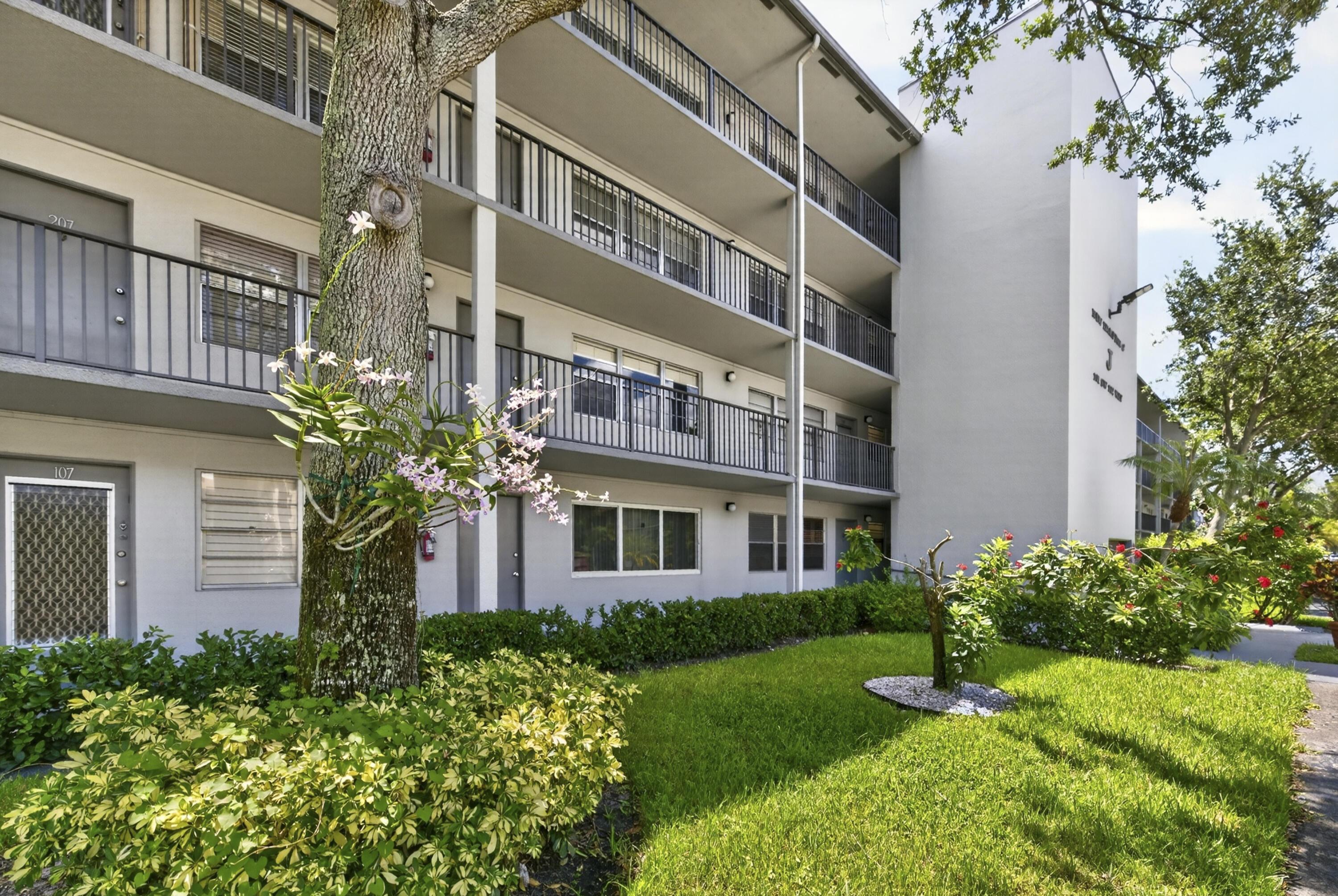 101 SW 132nd Way 215J, Pembroke Pines, FL 33027, Pembroke Pines