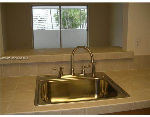 500 BAYVIEW Drive 122, Sunny Isles Beach, FL 33160, Sunny Isles Beach - Photo 5