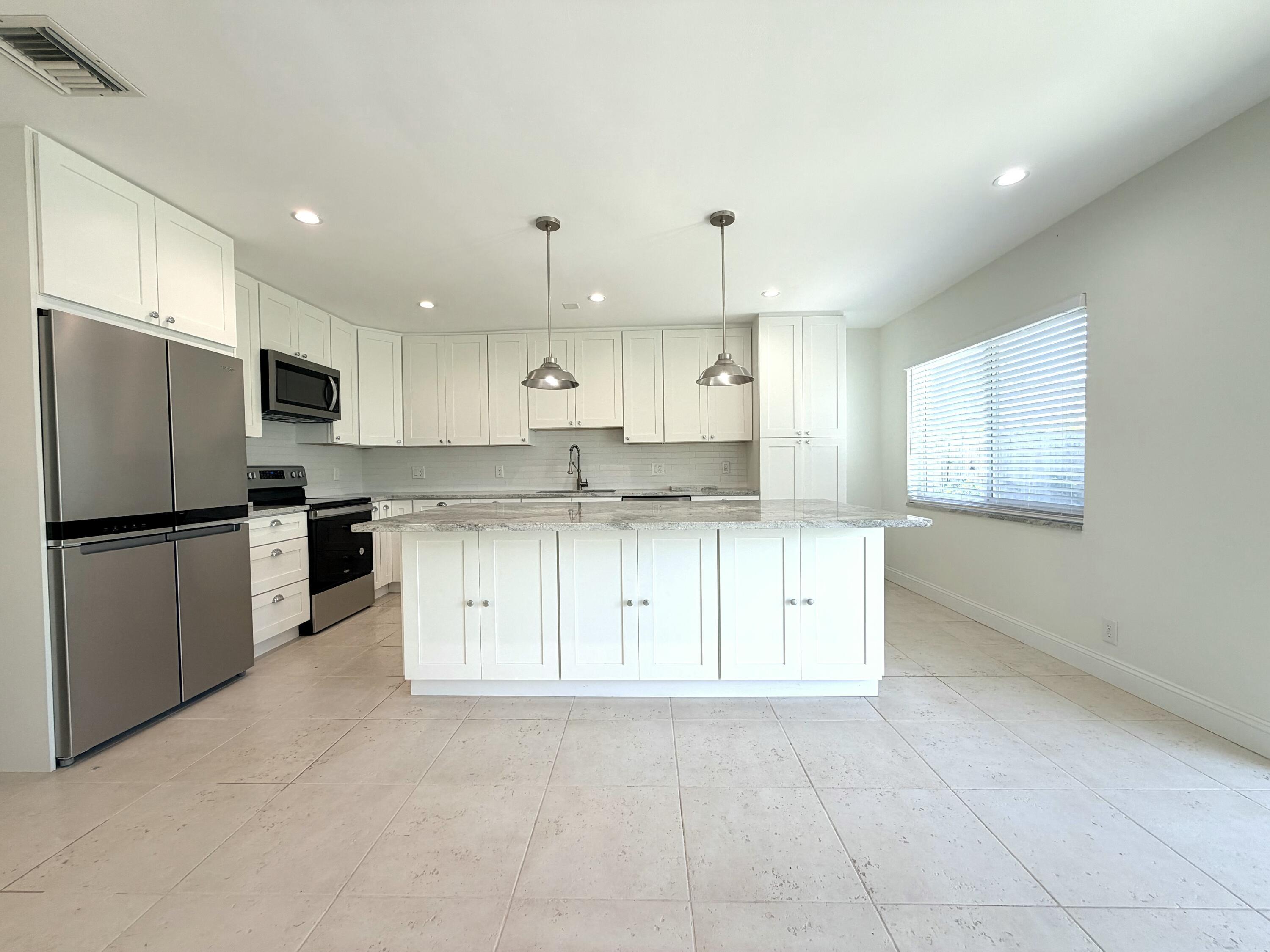 2648 NE 9TH Street, Pompano Beach, FL 33062, Pompano Beach - Photo 4