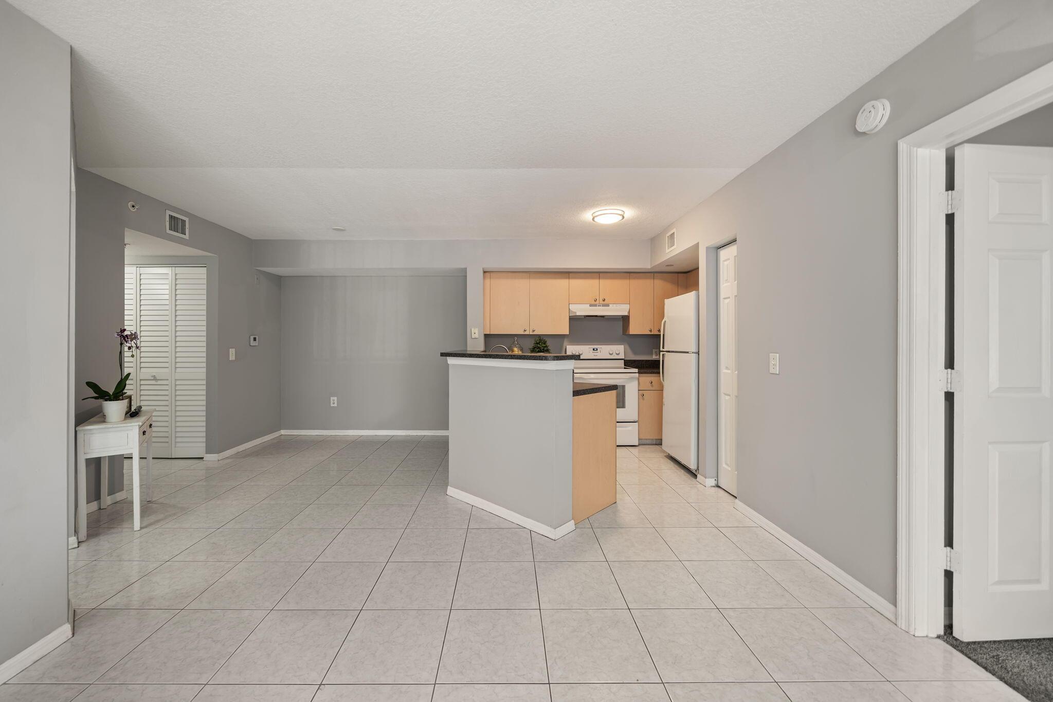 4151 San Marino Boulevard 203, West Palm Beach, FL 33409, West Palm Beach - Photo 5