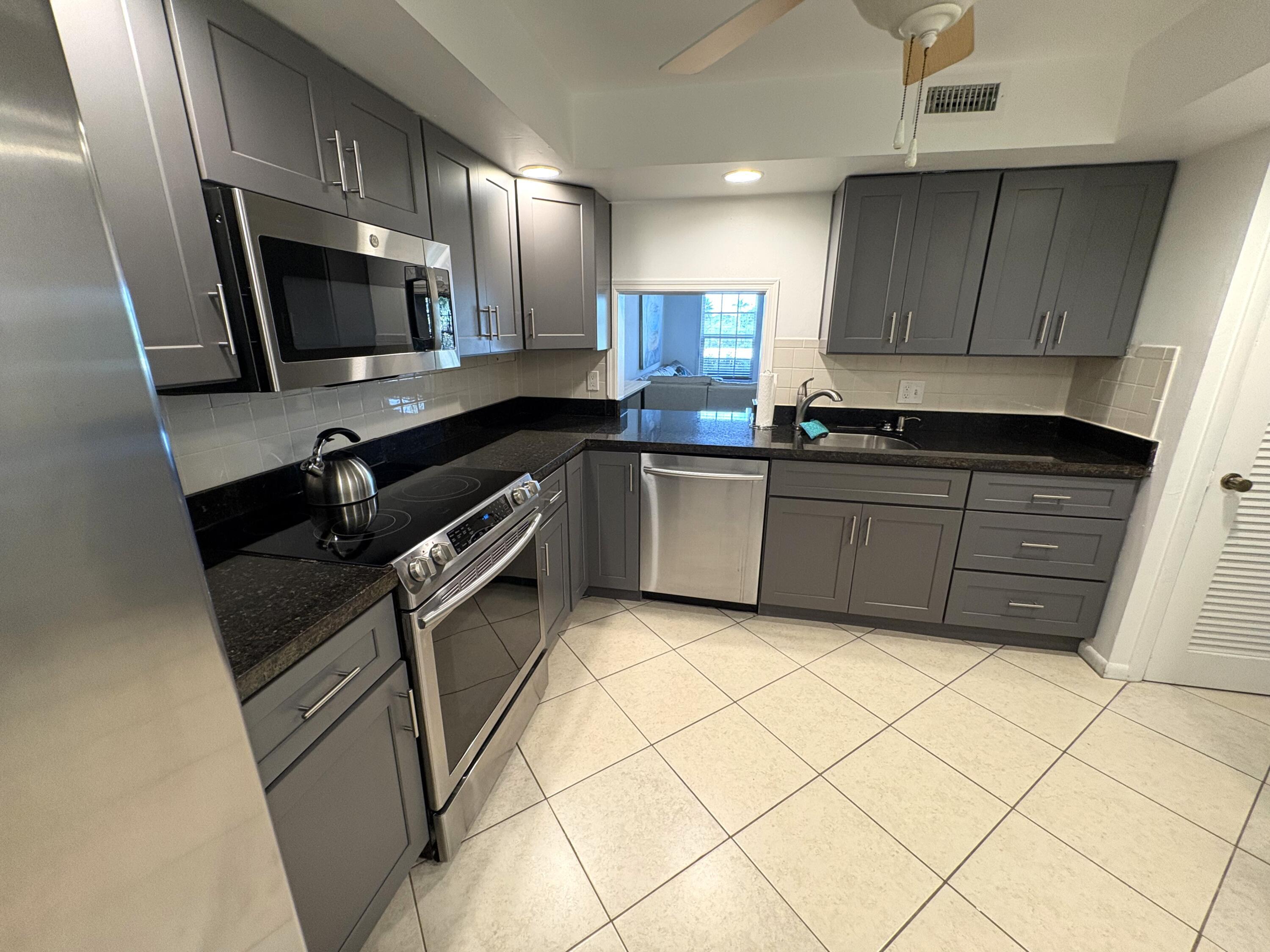 640 TENNIS CLUB Drive 311, Fort Lauderdale, FL 33311, Fort Lauderdale - Photo 4