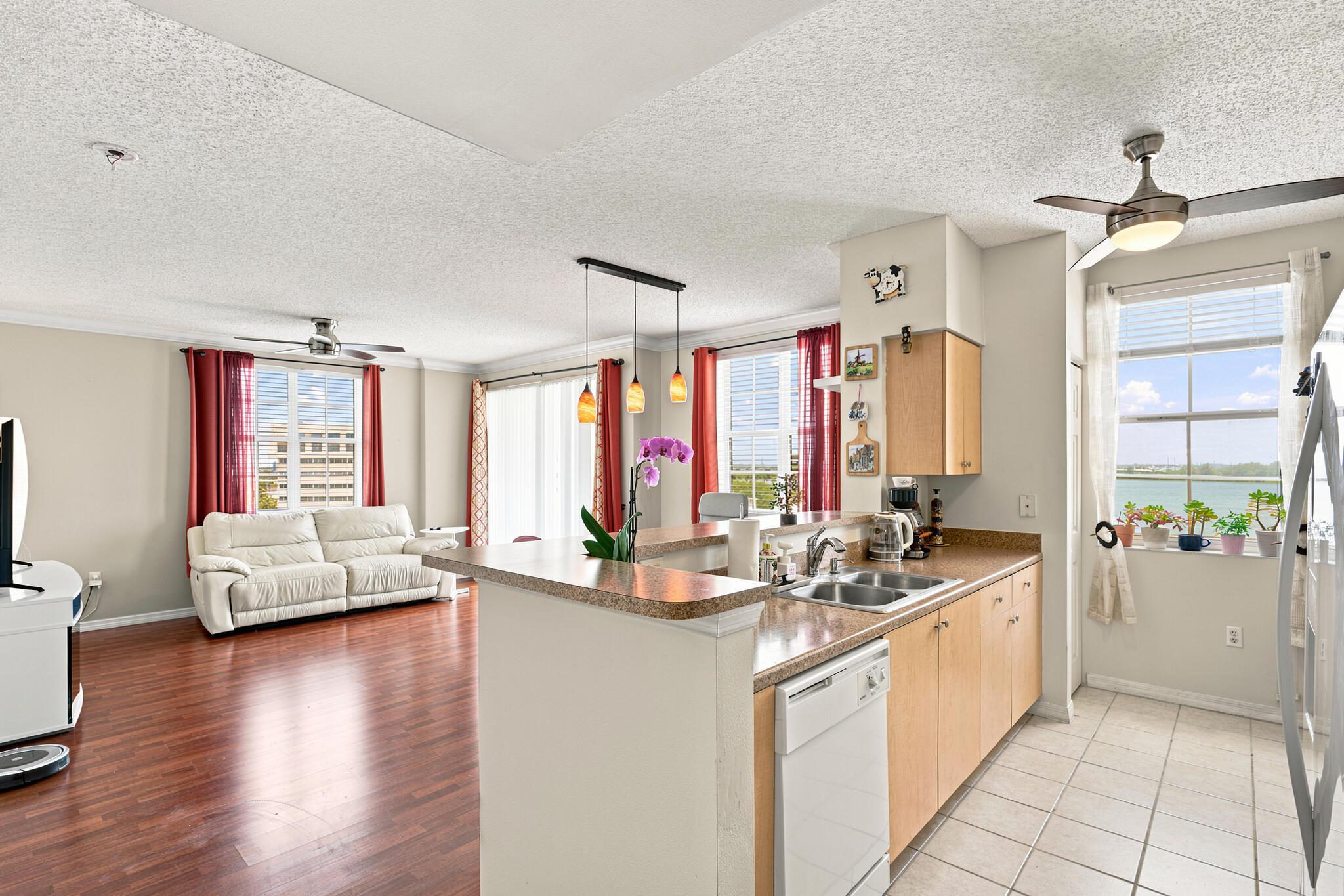 616 Clearwater Park Road 713, West Palm Beach, FL 33401, West Palm Beach - Photo 4