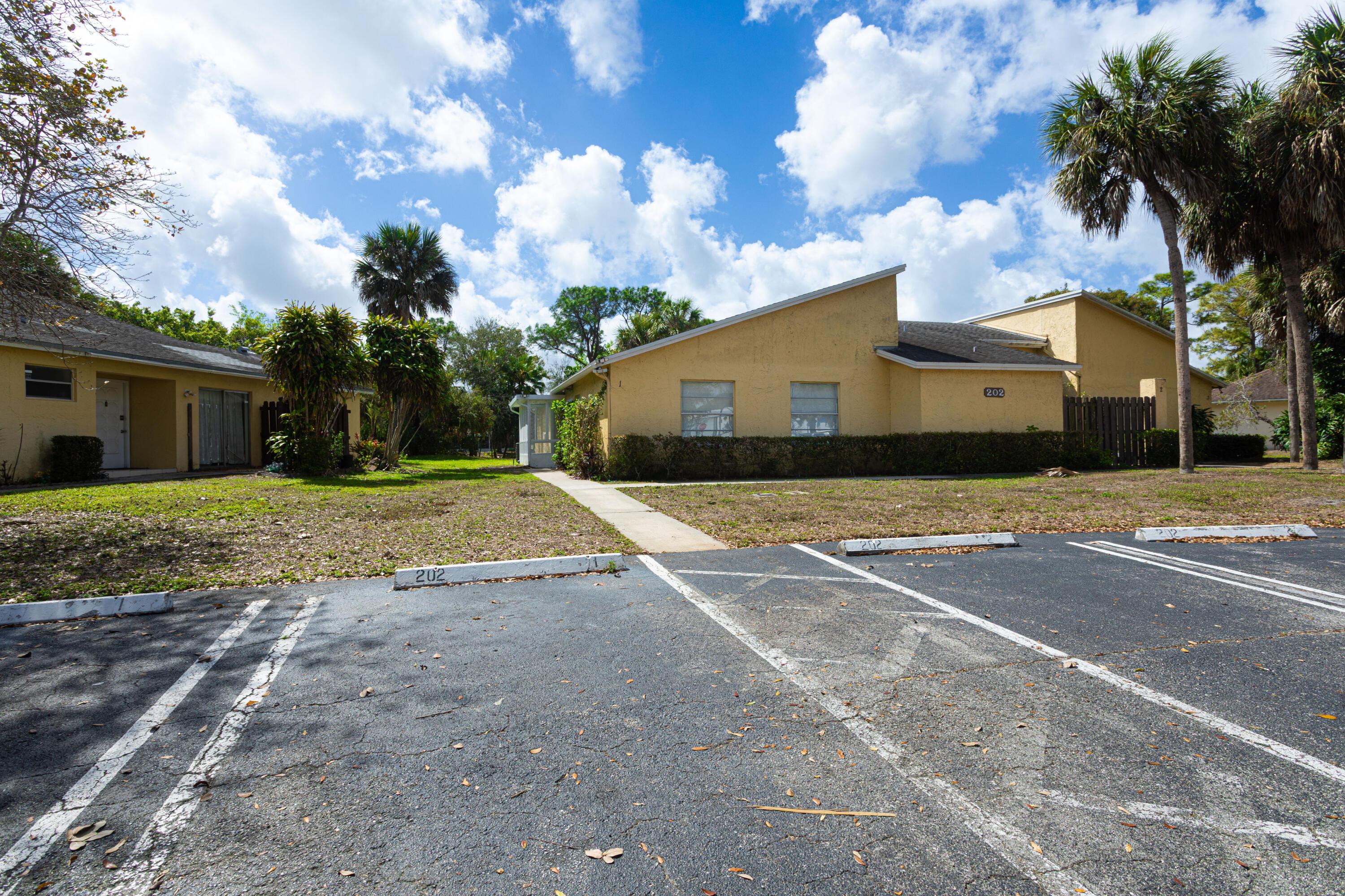 202 Sparrow Drive 1, Royal Palm Beach, FL 33411, Royal Palm Beach - Photo 3