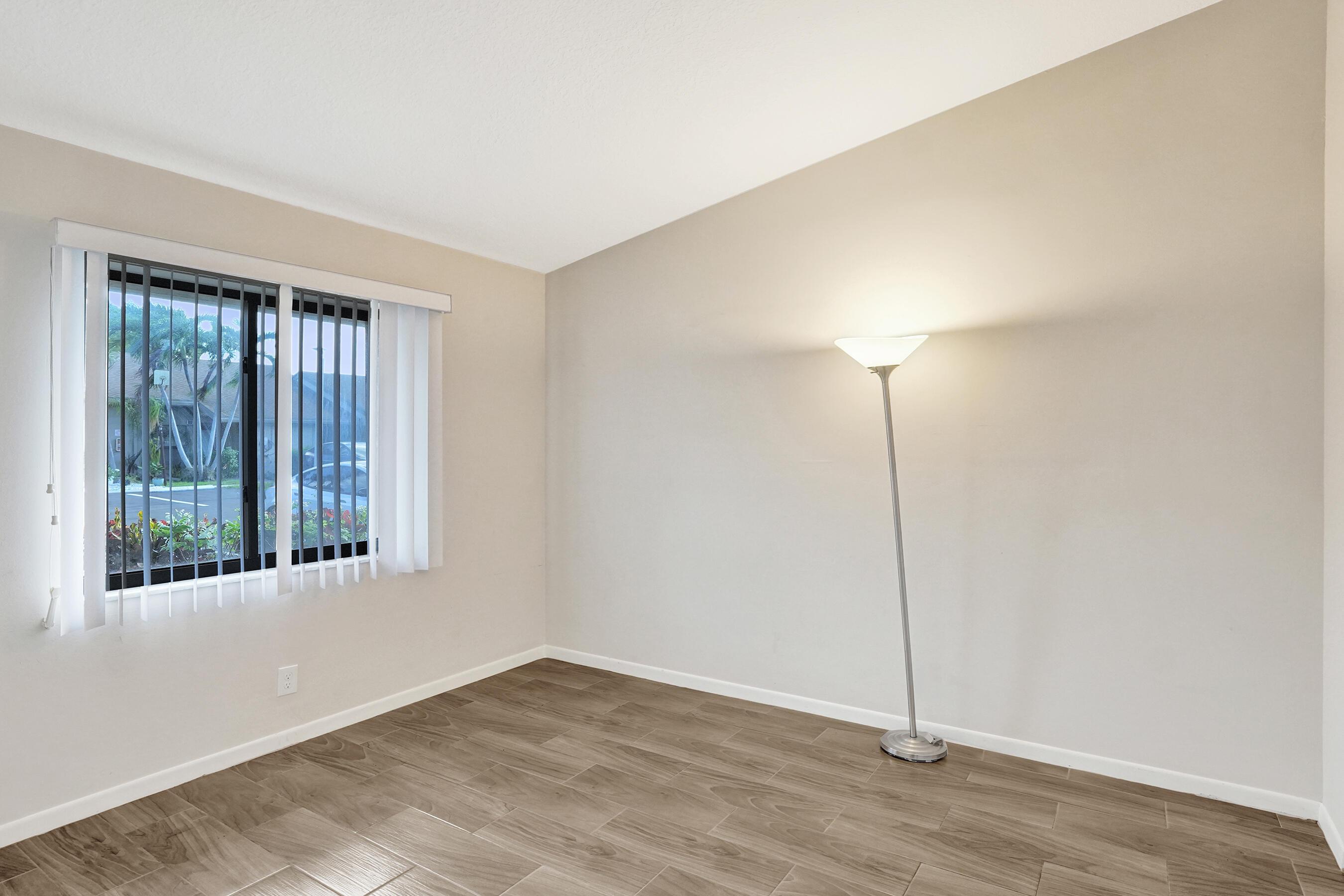3066 S Oakland Forest Drive 902, Oakland Park, FL 33309, Oakland Park - Photo 4