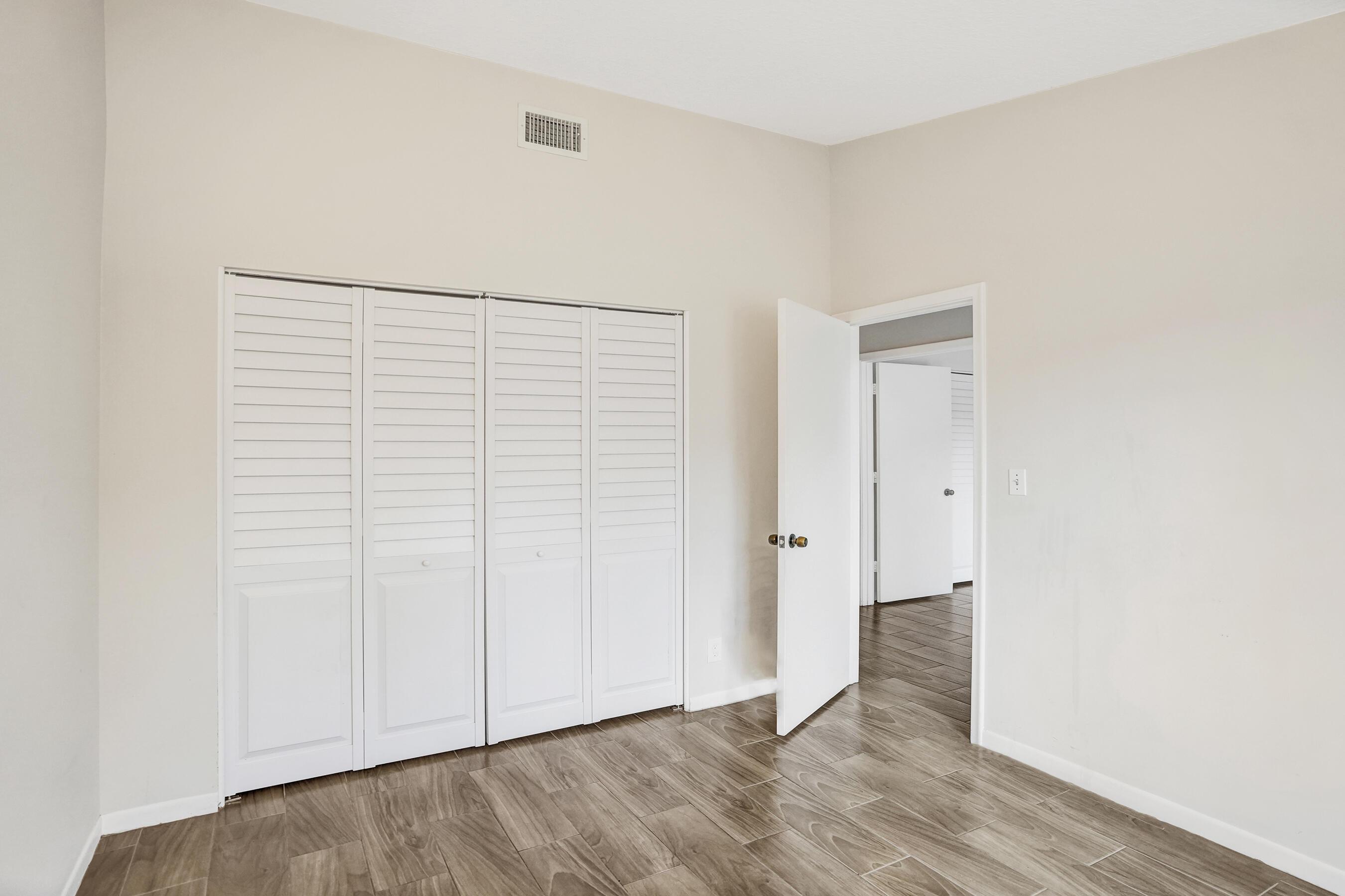3066 S Oakland Forest Drive 902, Oakland Park, FL 33309, Oakland Park - Photo 5