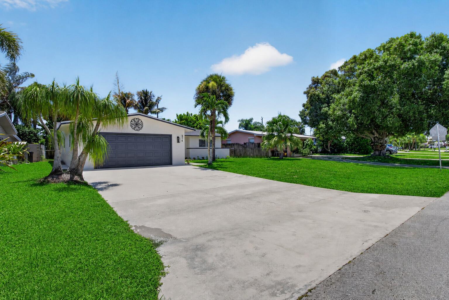 514 Riverside Drive, Palm Beach Gardens, FL 33410, Palm Beach Gardens - Photo 2