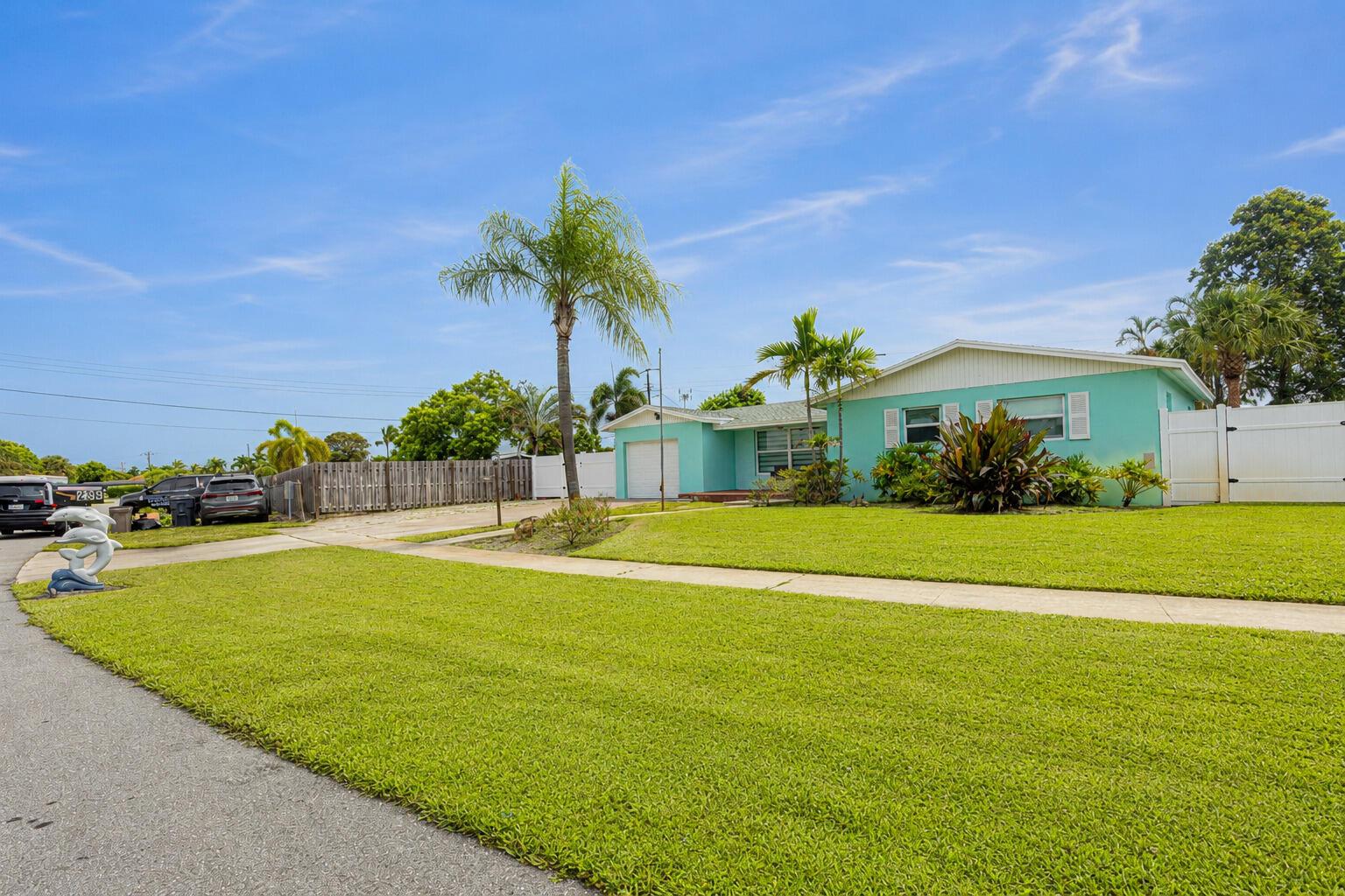 2395 Edgewater Drive, West Palm Beach, FL 33406, West Palm Beach - Photo 3