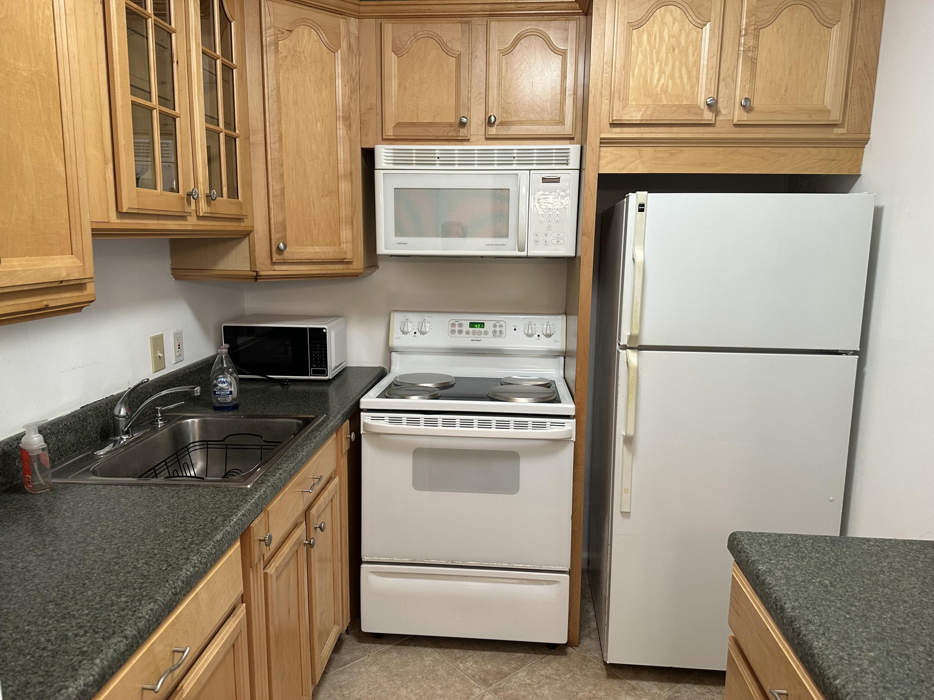2 CANTERBURY A 2, West Palm Beach, FL 33417, West Palm Beach - Photo 2