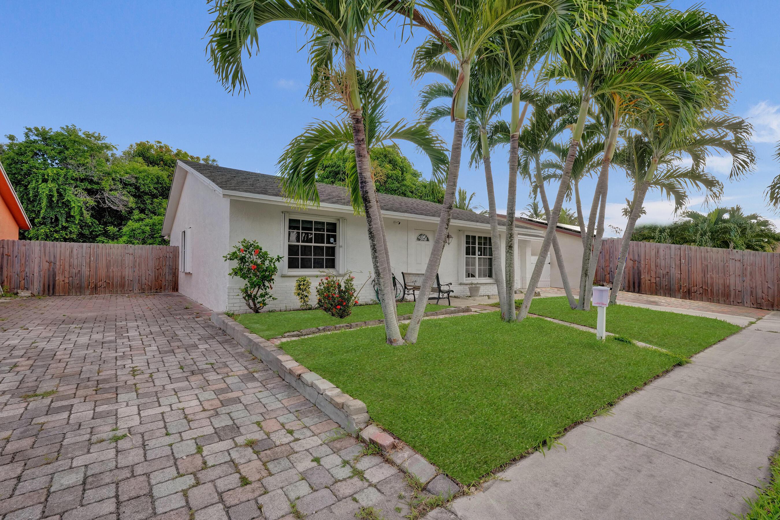 6134 E Wauconda Way E, Lake Worth, FL 33463, Lake Worth - Photo 4