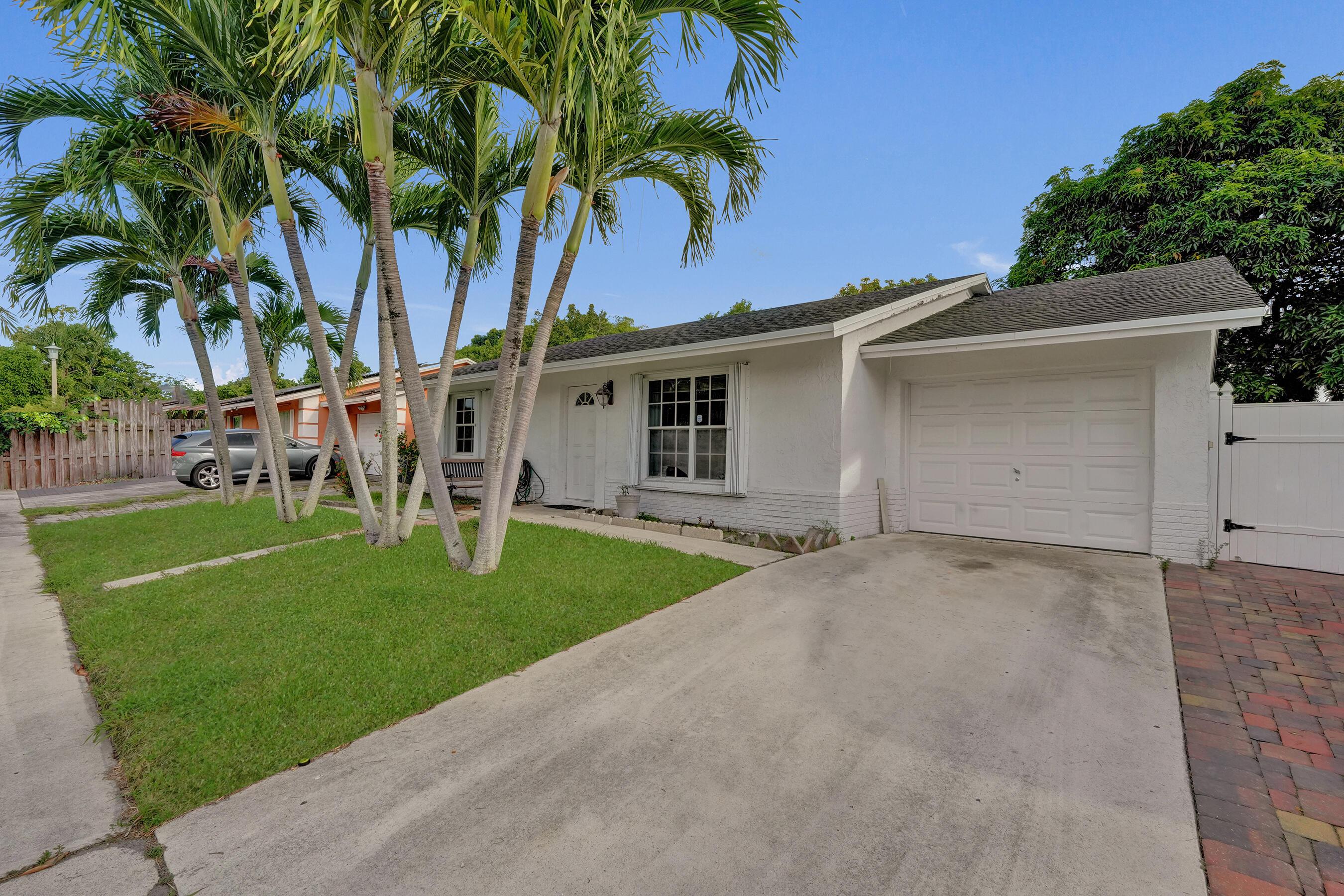 6134 E Wauconda Way E, Lake Worth, FL 33463, Lake Worth - Photo 3
