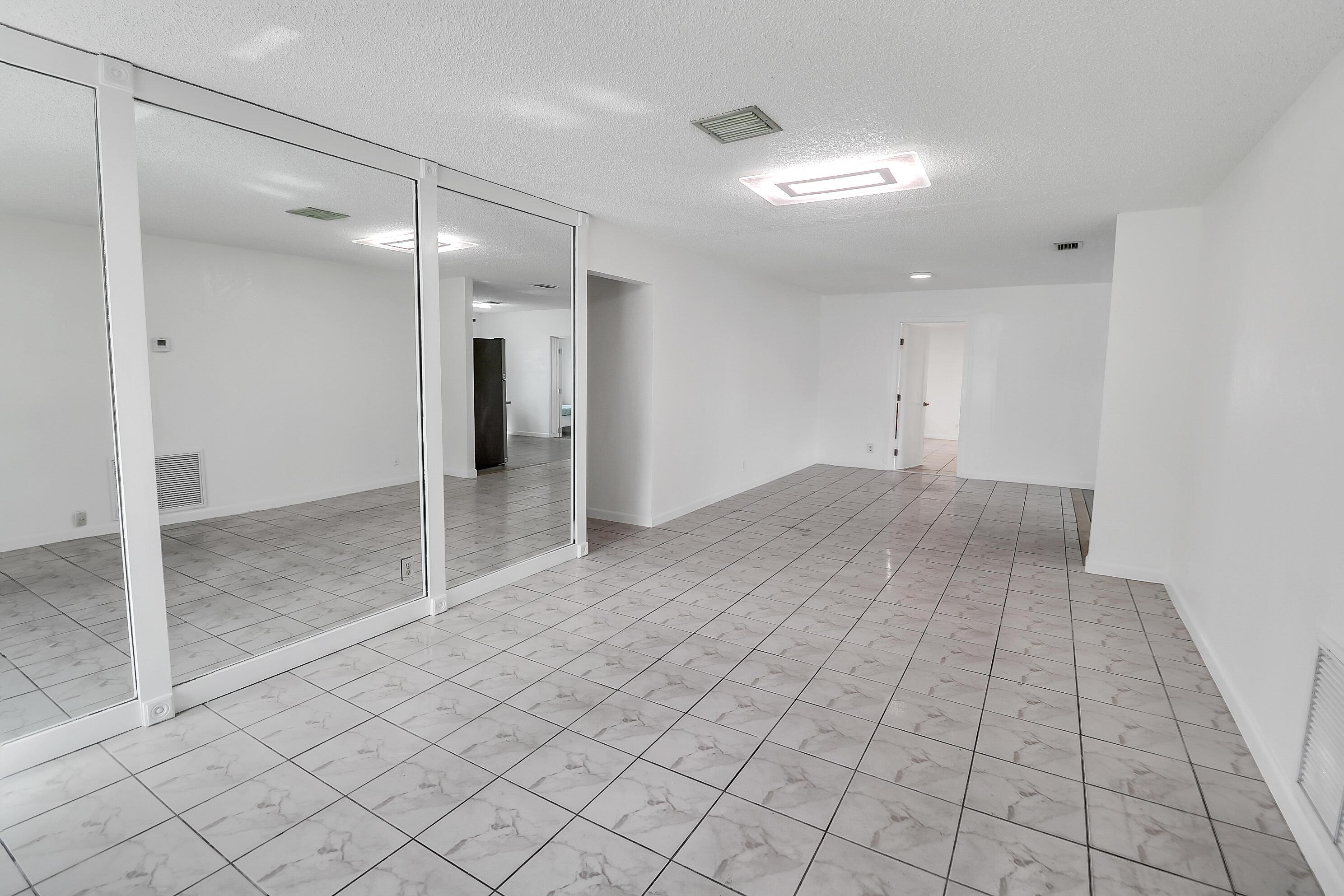 2233 NW 3rd Avenue, Boca Raton, FL 33431, Boca Raton - Photo 4