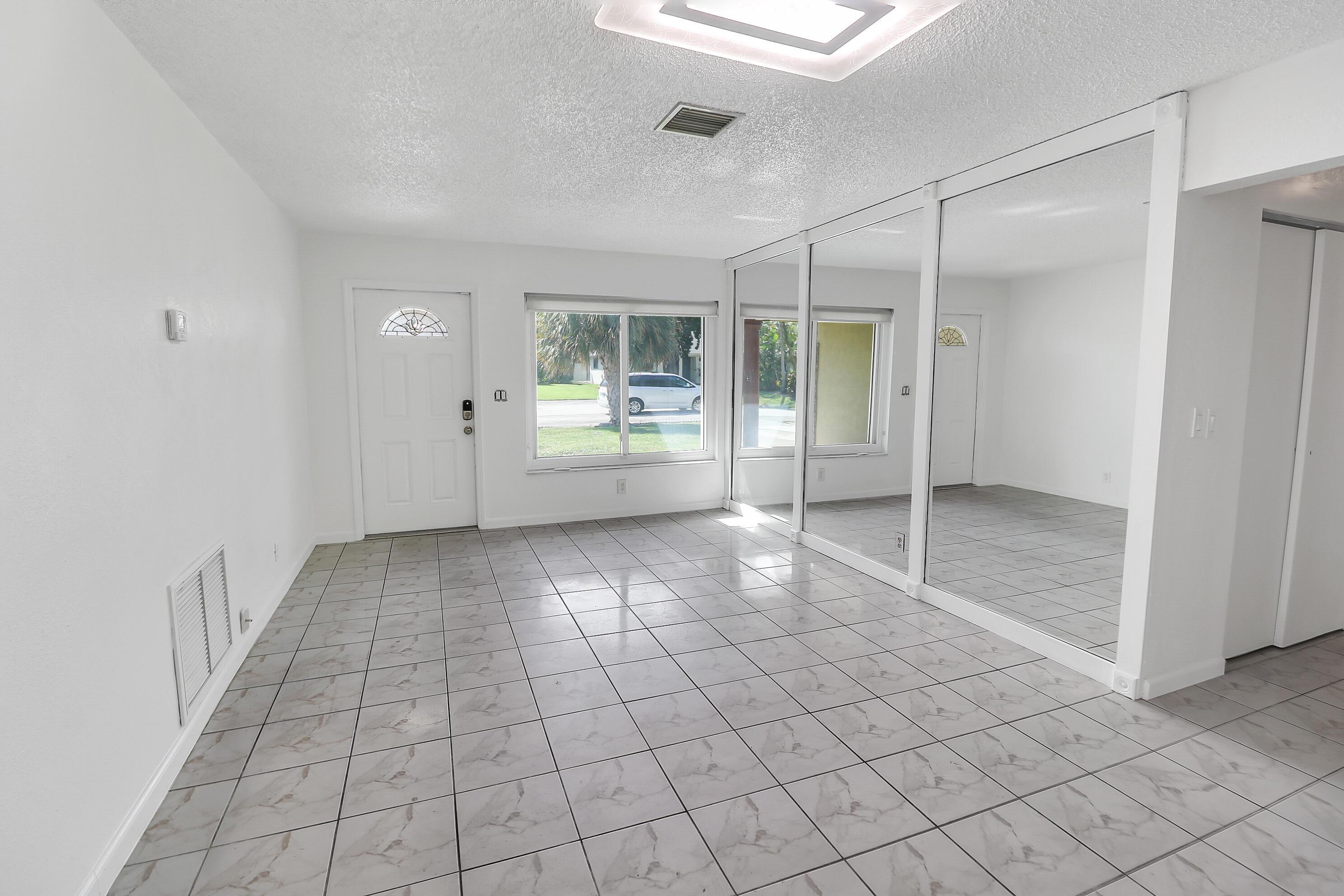2233 NW 3rd Avenue, Boca Raton, FL 33431, Boca Raton - Photo 5