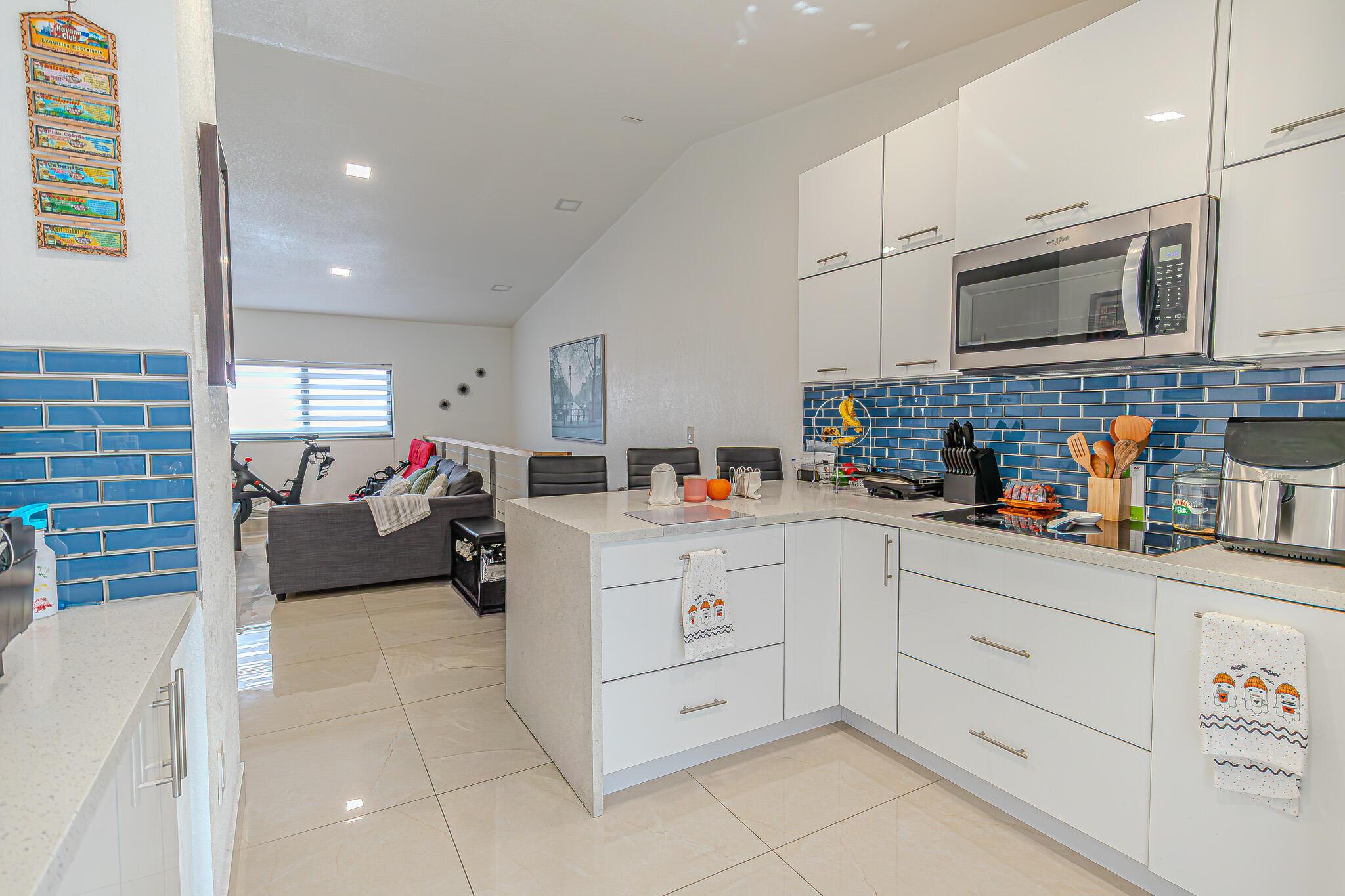 7690 W 29th Way 202, Hialeah, FL 33018, Hialeah - Photo 4