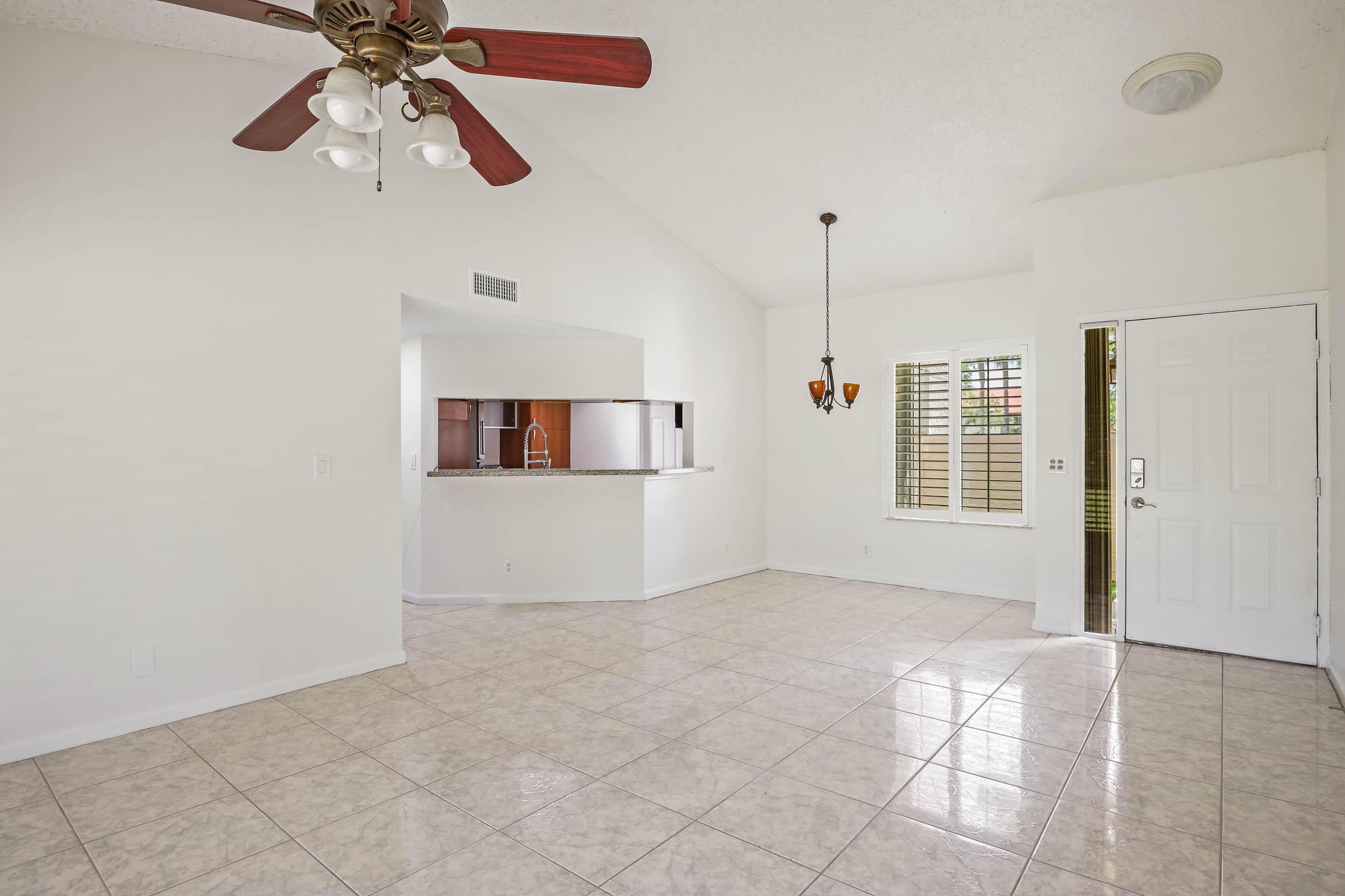 14 Vía De Casas Sur 103, Boynton Beach, FL 33426, Boynton Beach - Photo 5