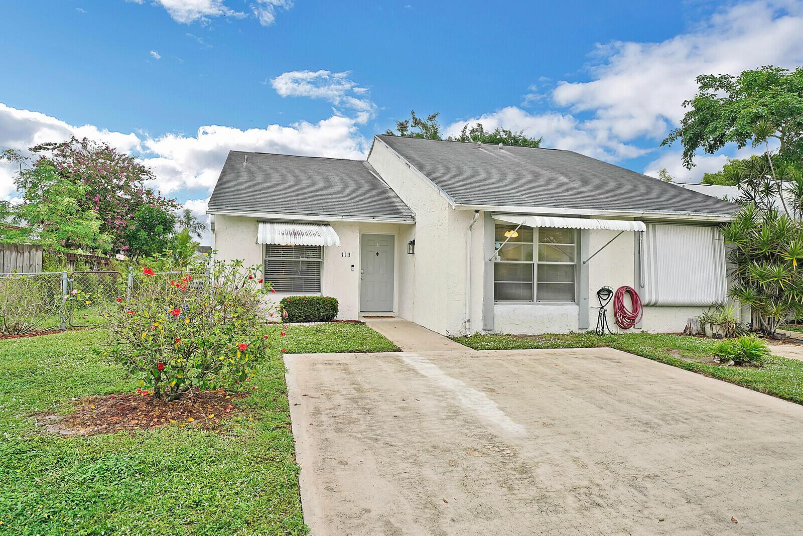 113 PINEWOOD Court, Jupiter, FL 33458, Jupiter - Photo 2