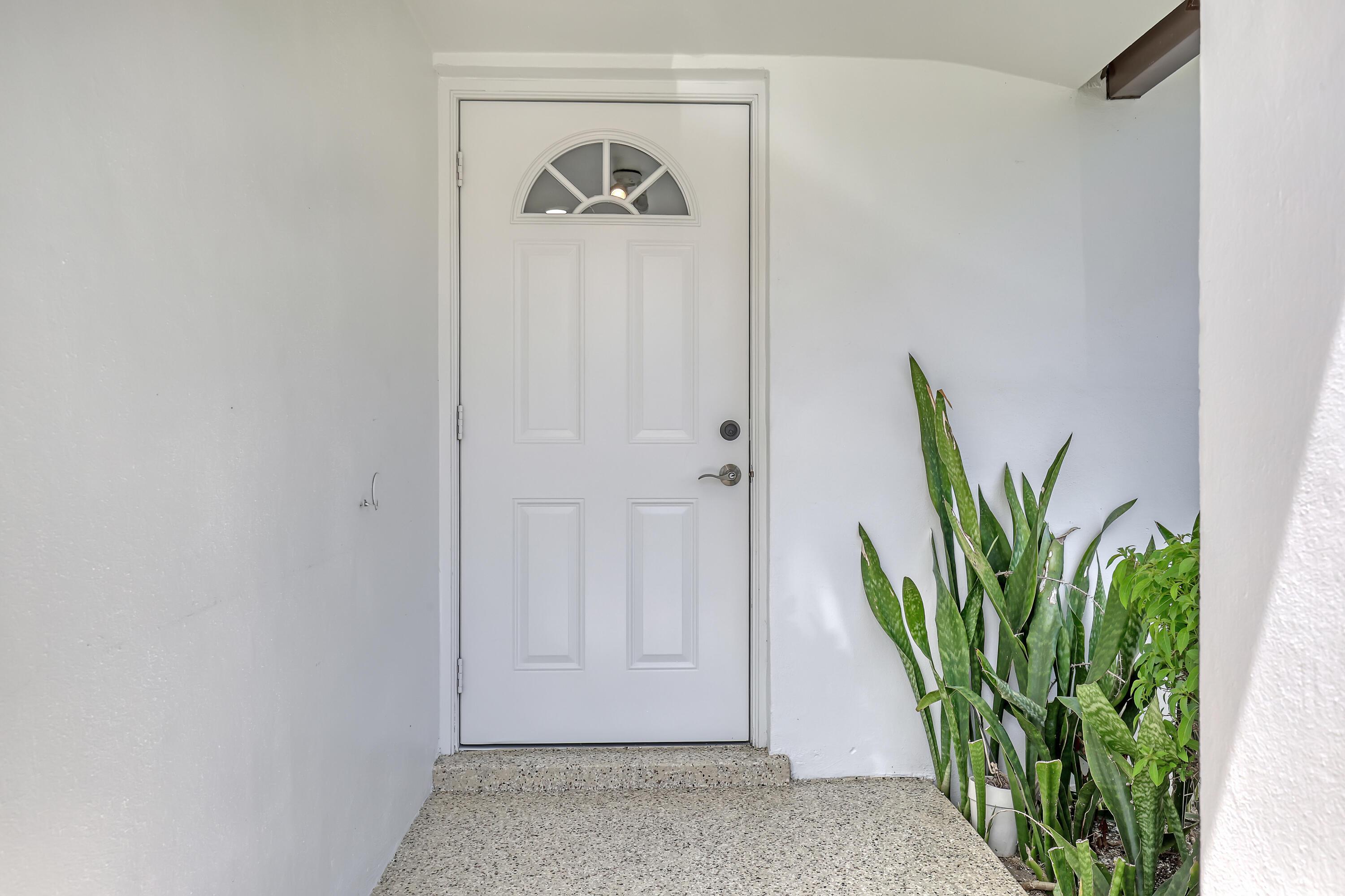 2940 Crosley Drive E, West Palm Beach, FL 33415, West Palm Beach - Photo 3