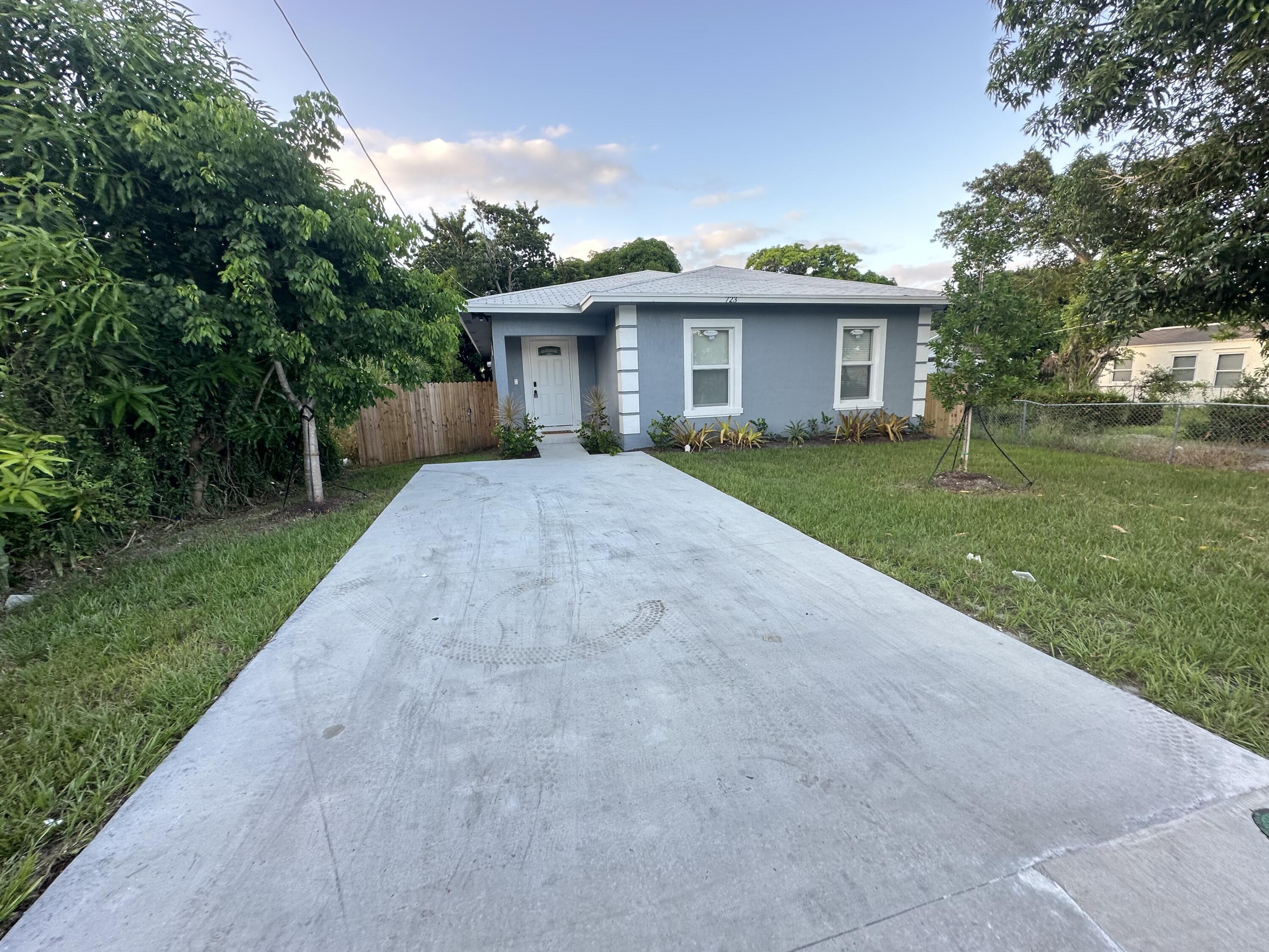 723 20TH Street, West Palm Beach, FL 33407, West Palm Beach - Photo 2