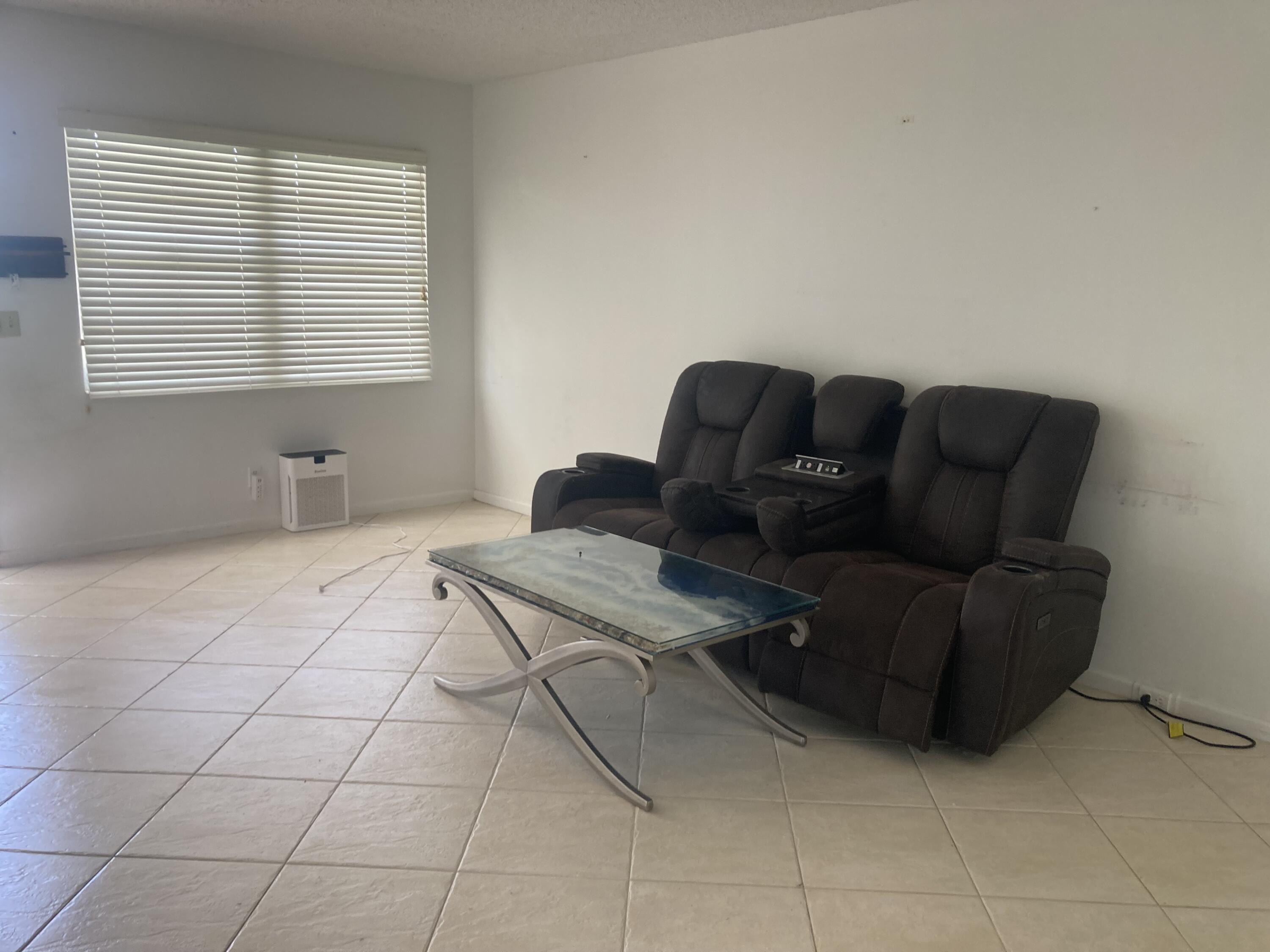 1097 CORNWALL E, Boca Raton, FL 33434, Boca Raton - Photo 2