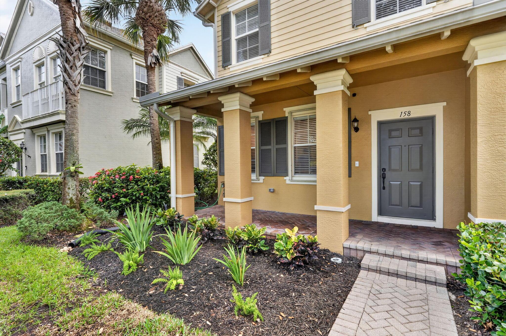 158 W Thatch Palm Circle, Jupiter, FL 33458, Jupiter - Photo 2